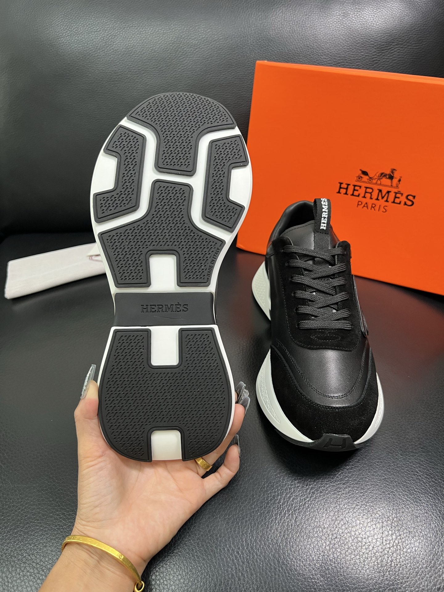 Hermes 顶级代购 爱马仕 专柜同步 原厂配置，意大利进口原版牛皮面料，高品质拼接工艺，全进口水染牛