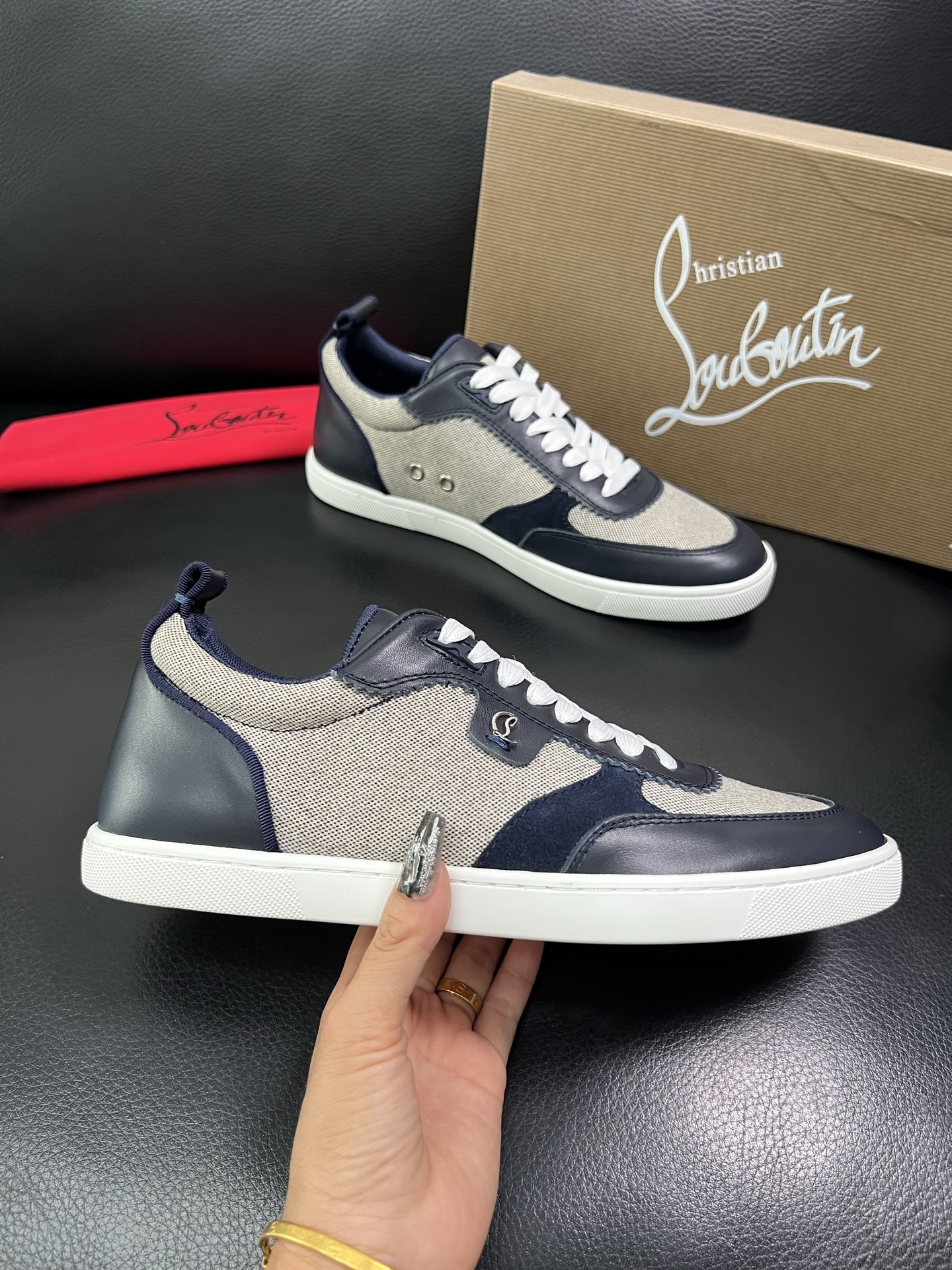 christian louboutin 顶级代购 CL红底 专柜同步，意大利进口飞织面料，进口水染牛皮内