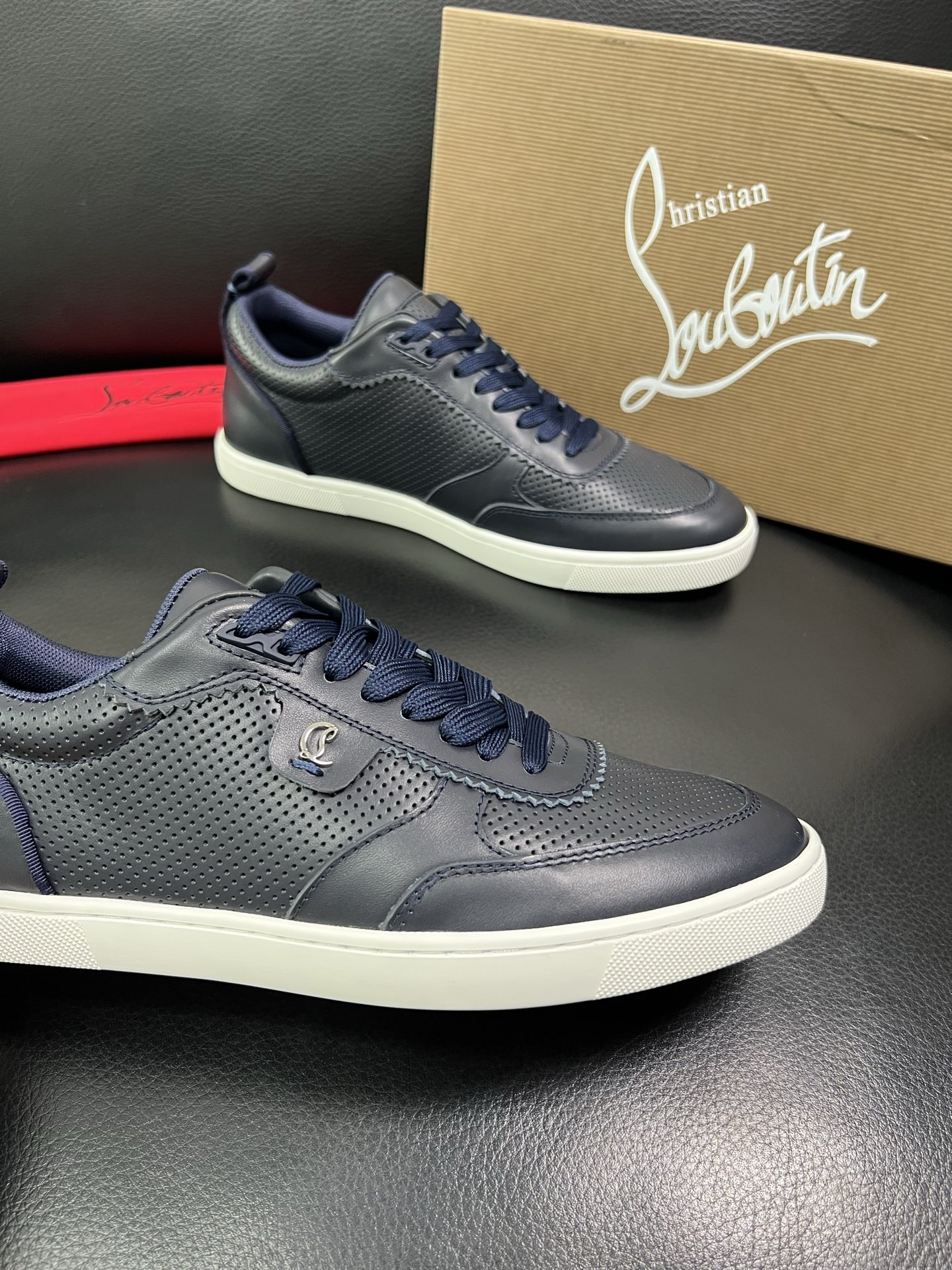 christian louboutin 顶级代购 CL红底 专柜同步，意大利进口飞织面料，进口水染牛皮内