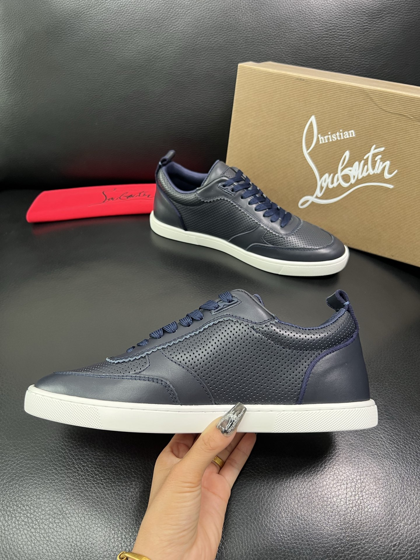 christian louboutin 顶级代购 CL红底 专柜同步，意大利进口飞织面料，进口水染牛皮内
