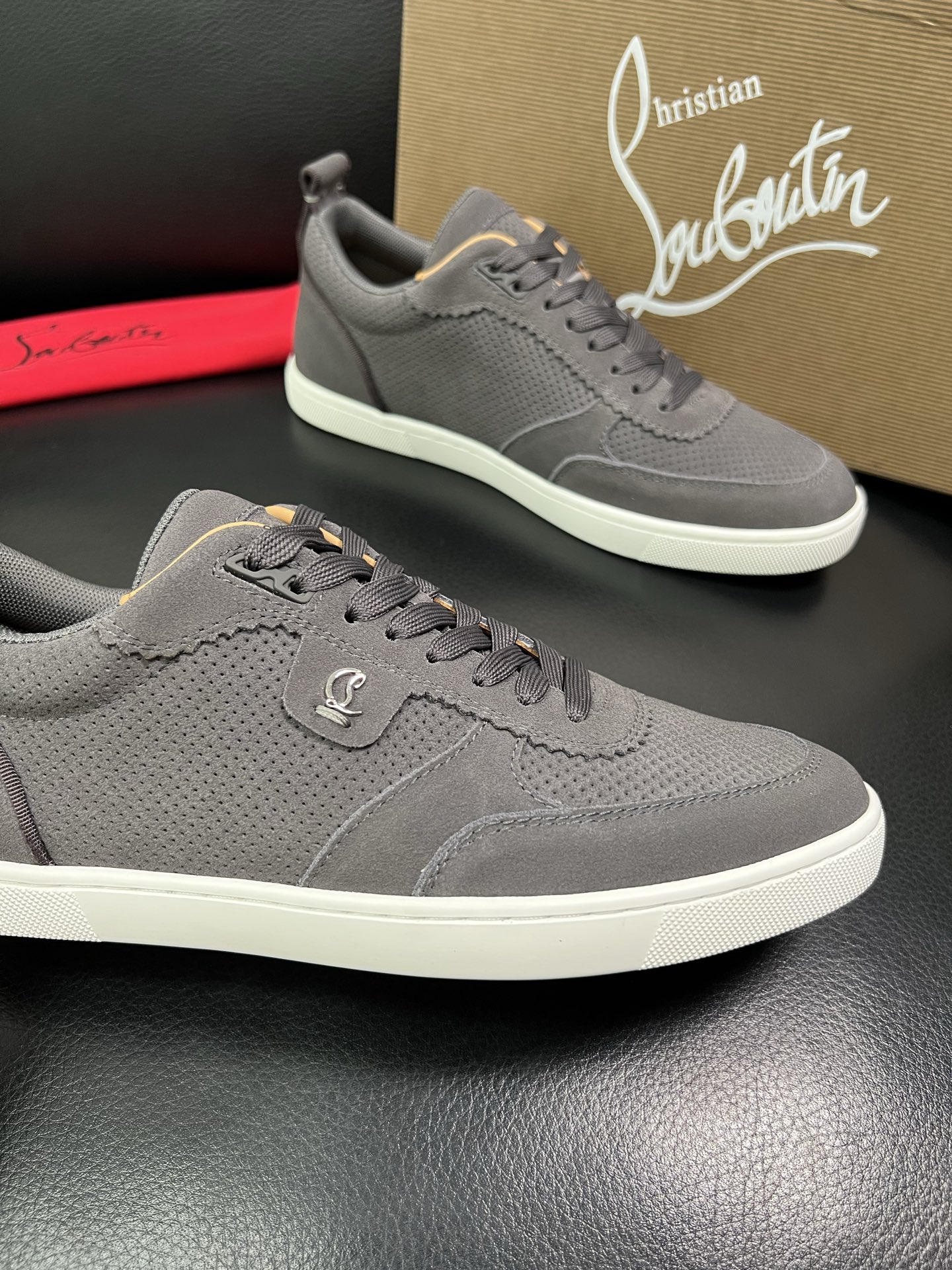 christian louboutin 顶级代购 CL红底 专柜同步，意大利进口飞织面料，进口水染牛皮内