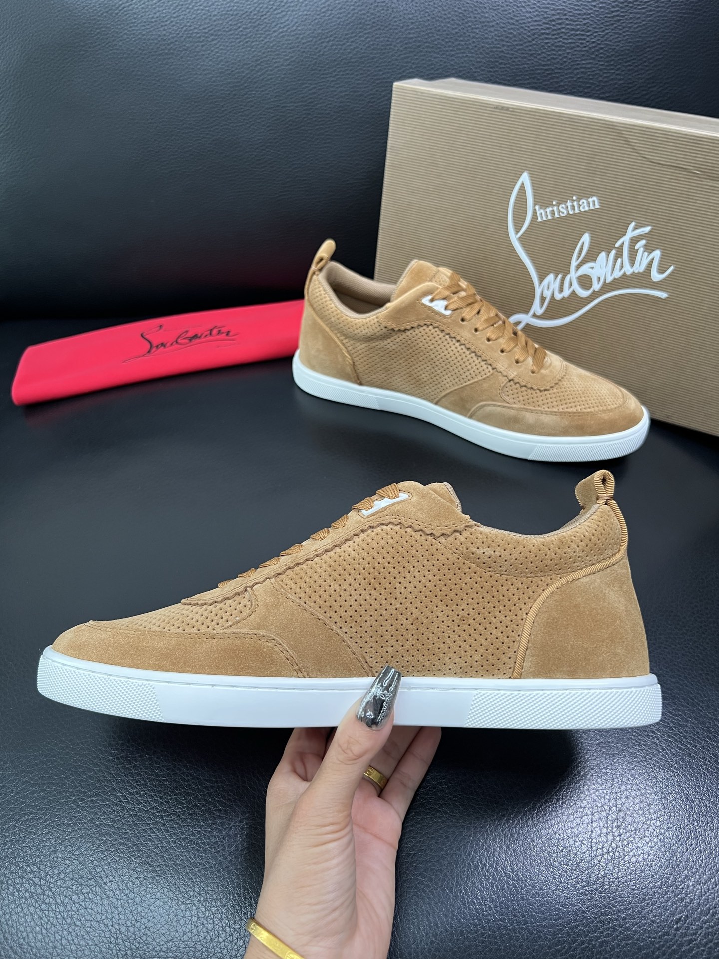 christian louboutin 顶级代购 CL红底 专柜同步，意大利进口飞织面料，进口水染牛皮内