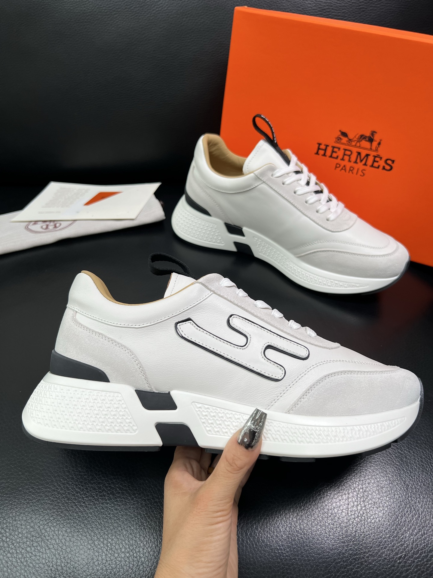 Hermes 顶级代购 爱马仕 专柜同步 原厂配置，意大利进口原版牛皮面料，高品质拼接工艺，全进口水染牛