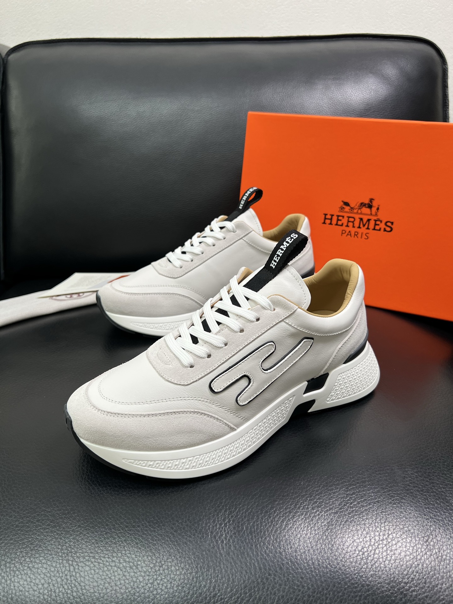Hermes 顶级代购 爱马仕 专柜同步 原厂配置，意大利进口原版牛皮面料，高品质拼接工艺，全进口水染牛