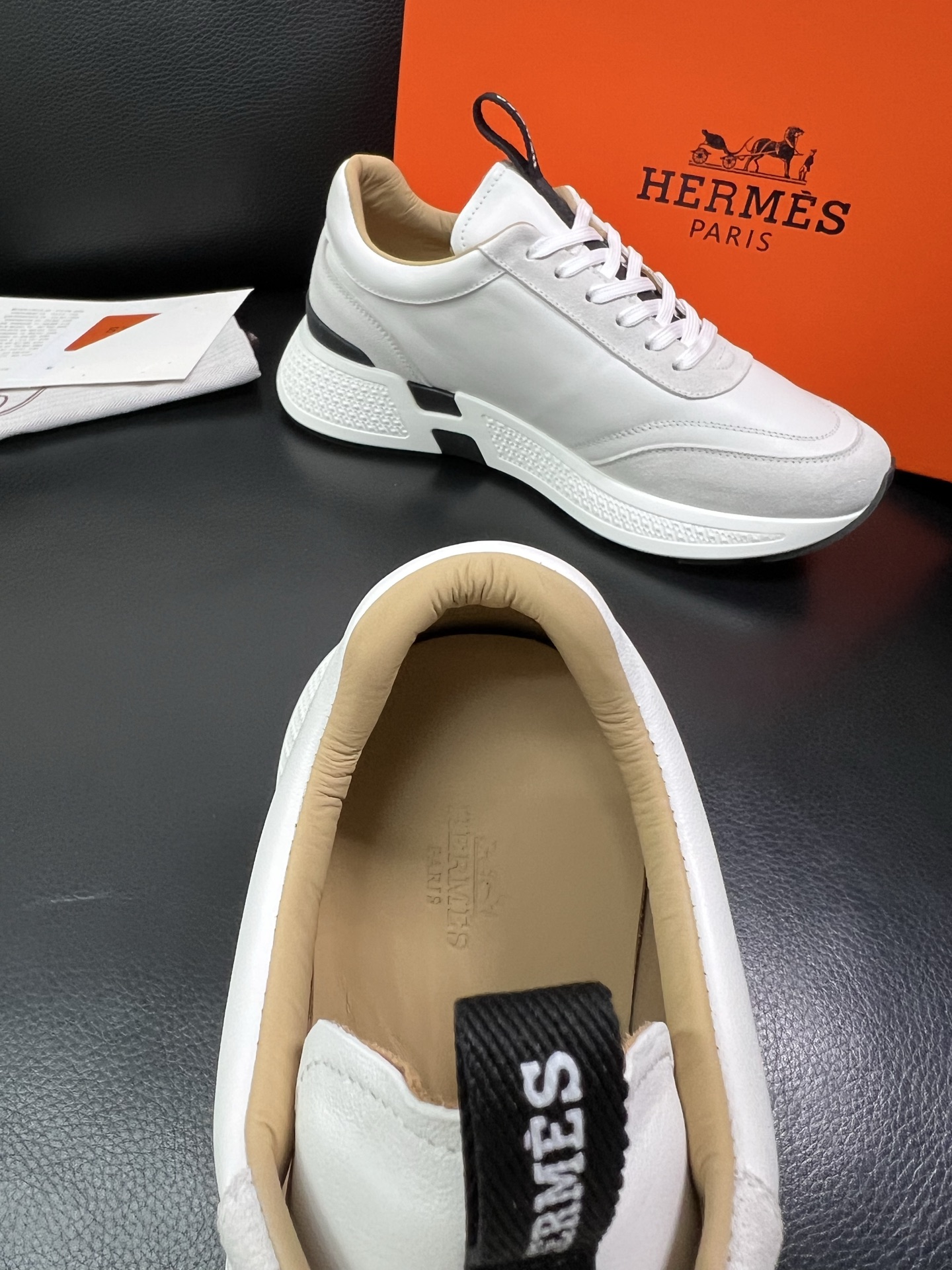 Hermes 顶级代购 爱马仕 专柜同步 原厂配置，意大利进口原版牛皮面料，高品质拼接工艺，全进口水染牛