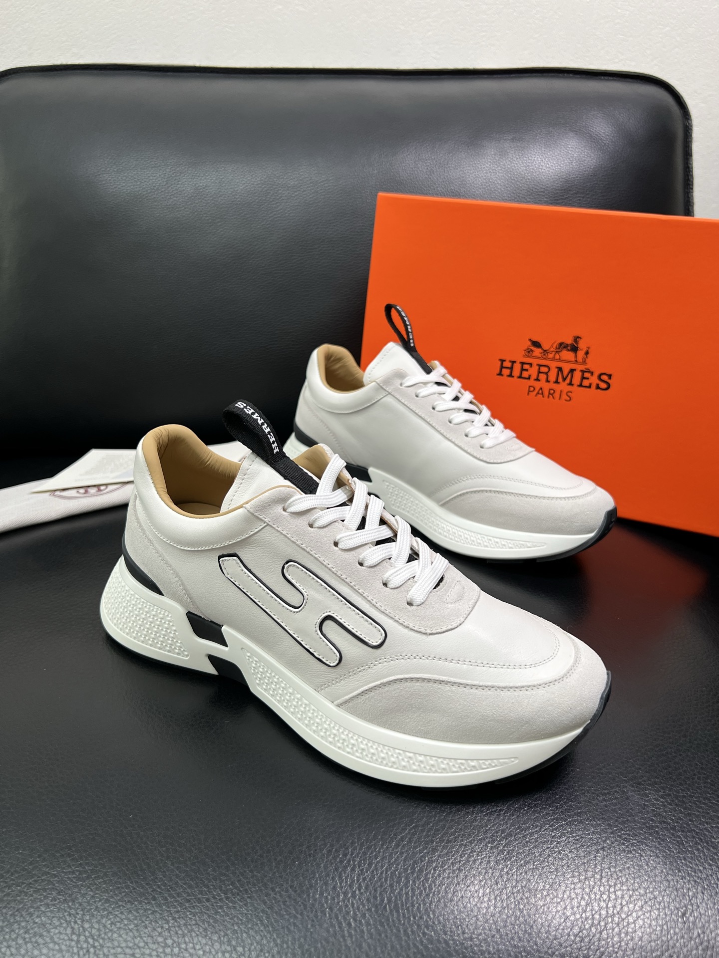 Hermes 顶级代购 爱马仕 专柜同步 原厂配置，意大利进口原版牛皮面料，高品质拼接工艺，全进口水染牛