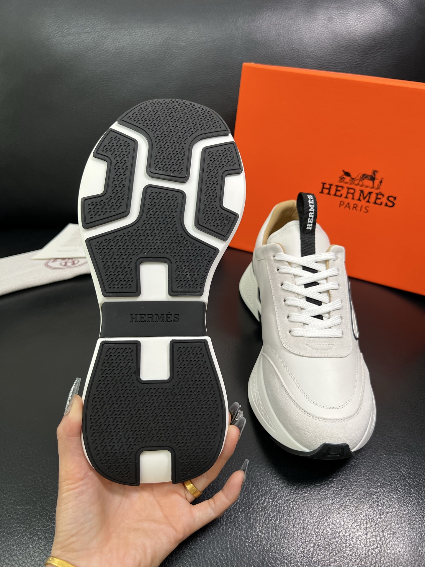 Hermes 顶级代购 爱马仕 专柜同步 原厂配置，意大利进口原版牛皮面料，高品质拼接工艺，全进口水染牛