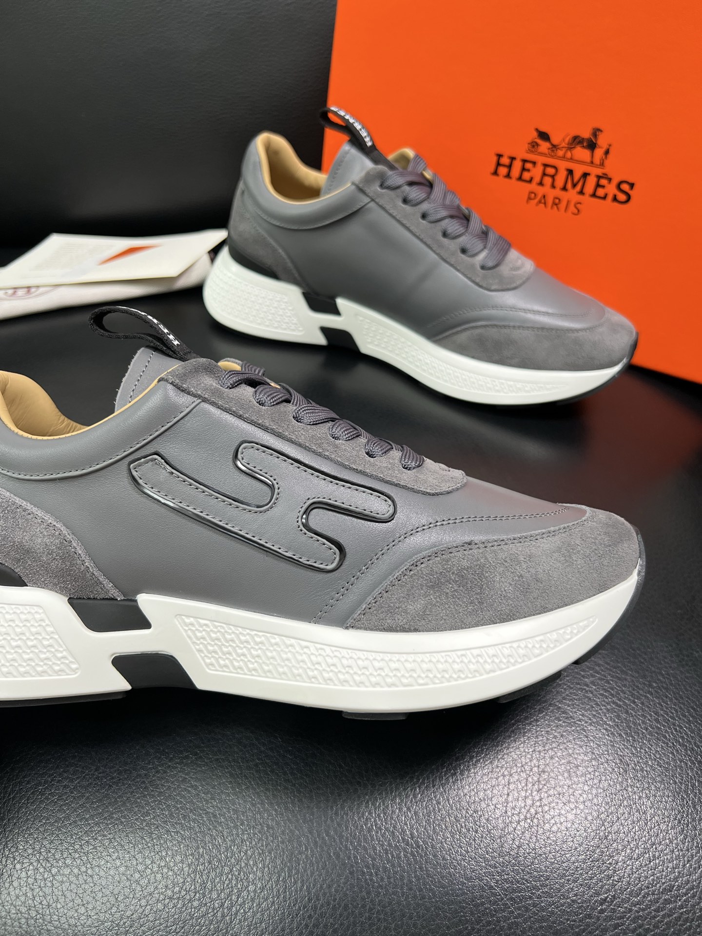 Hermes 顶级代购 爱马仕 专柜同步 原厂配置，意大利进口原版牛皮面料，高品质拼接工艺，全进口水染牛