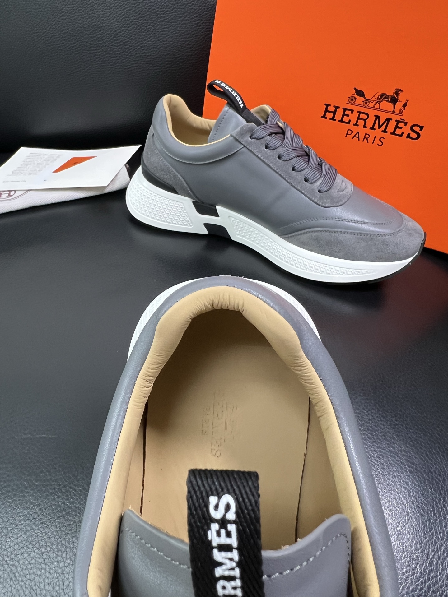 Hermes 顶级代购 爱马仕 专柜同步 原厂配置，意大利进口原版牛皮面料，高品质拼接工艺，全进口水染牛