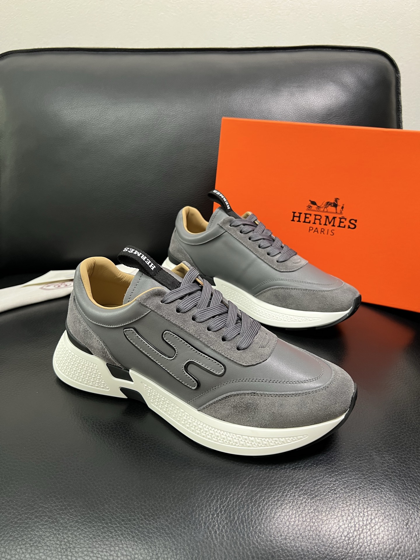 Hermes 顶级代购 爱马仕 专柜同步 原厂配置，意大利进口原版牛皮面料，高品质拼接工艺，全进口水染牛