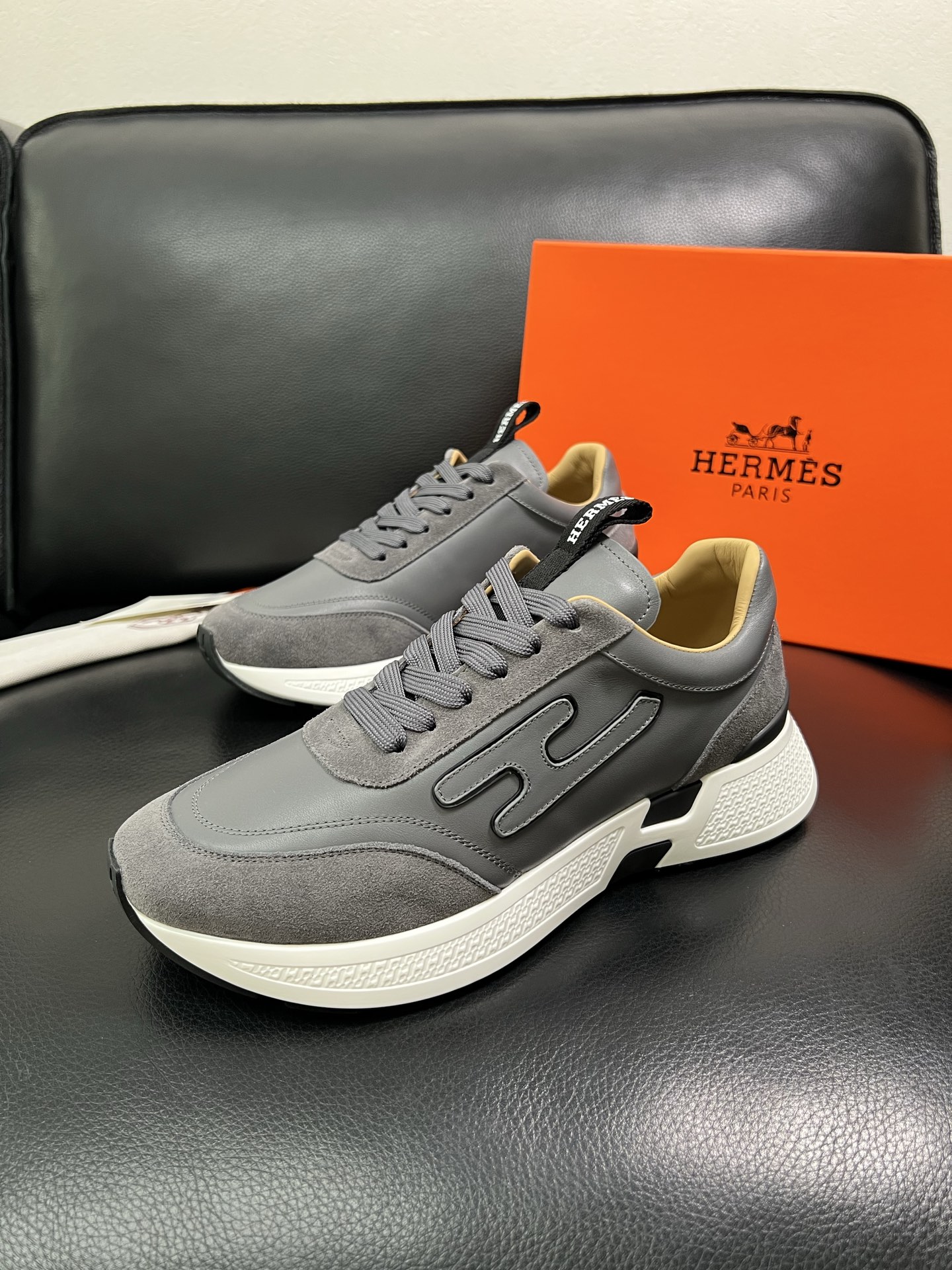 Hermes 顶级代购 爱马仕 专柜同步 原厂配置，意大利进口原版牛皮面料，高品质拼接工艺，全进口水染牛