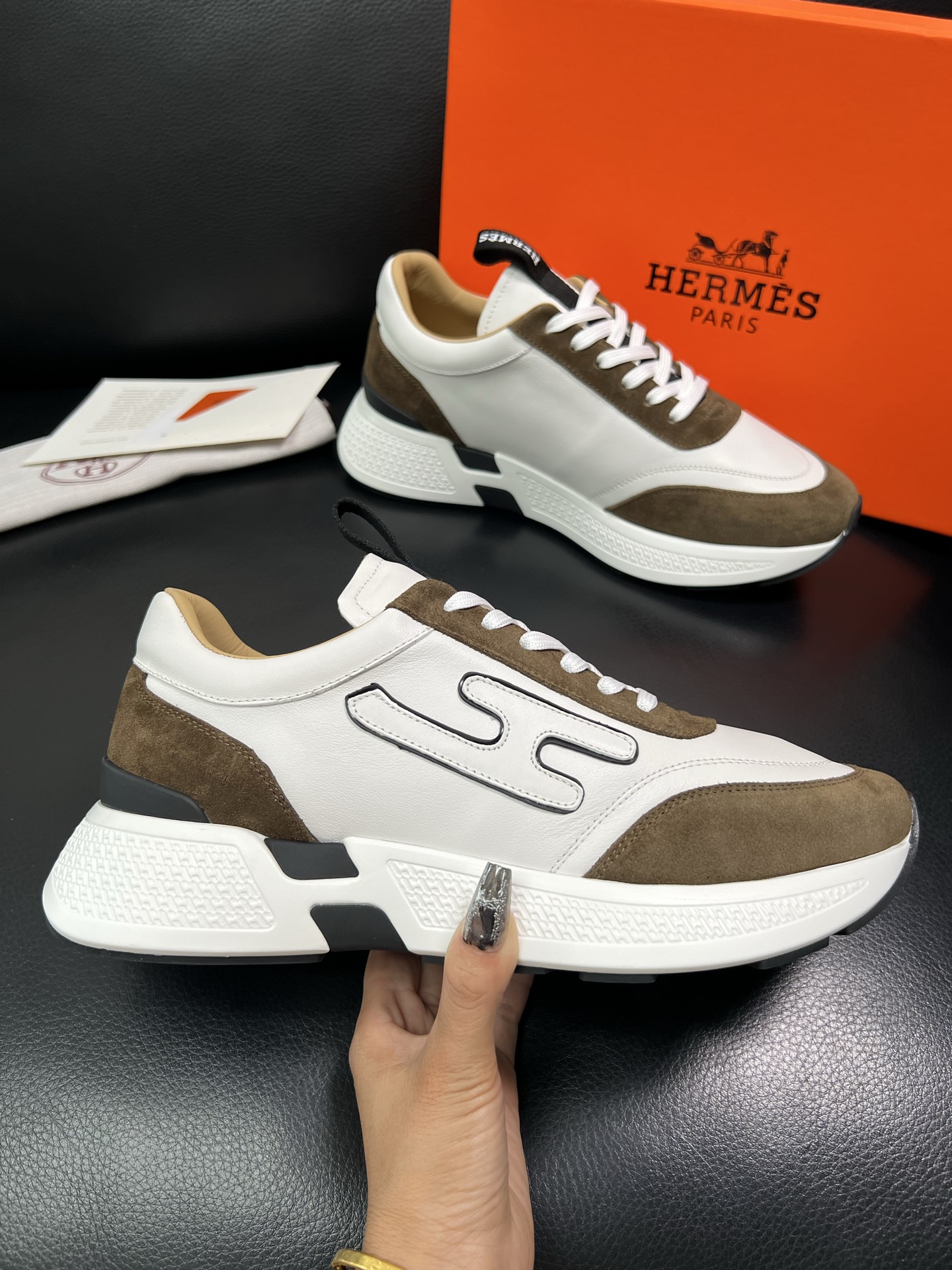 Hermes 顶级代购 爱马仕 专柜同步 原厂配置，意大利进口原版牛皮面料，高品质拼接工艺，全进口水染牛