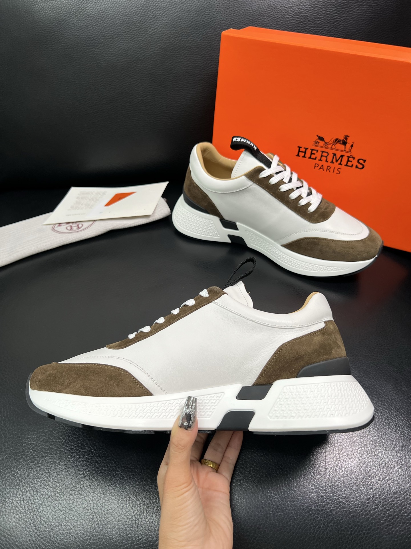 Hermes 顶级代购 爱马仕 专柜同步 原厂配置，意大利进口原版牛皮面料，高品质拼接工艺，全进口水染牛