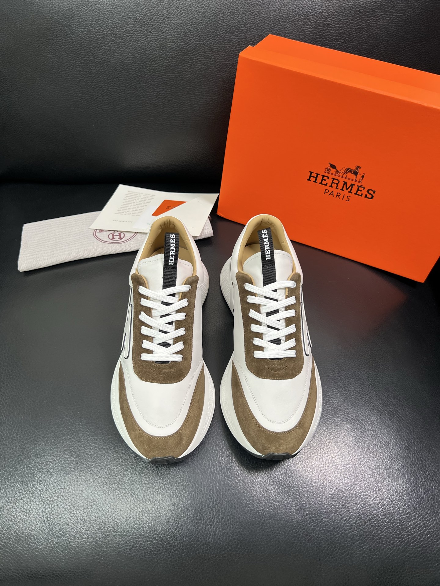 Hermes 顶级代购 爱马仕 专柜同步 原厂配置，意大利进口原版牛皮面料，高品质拼接工艺，全进口水染牛