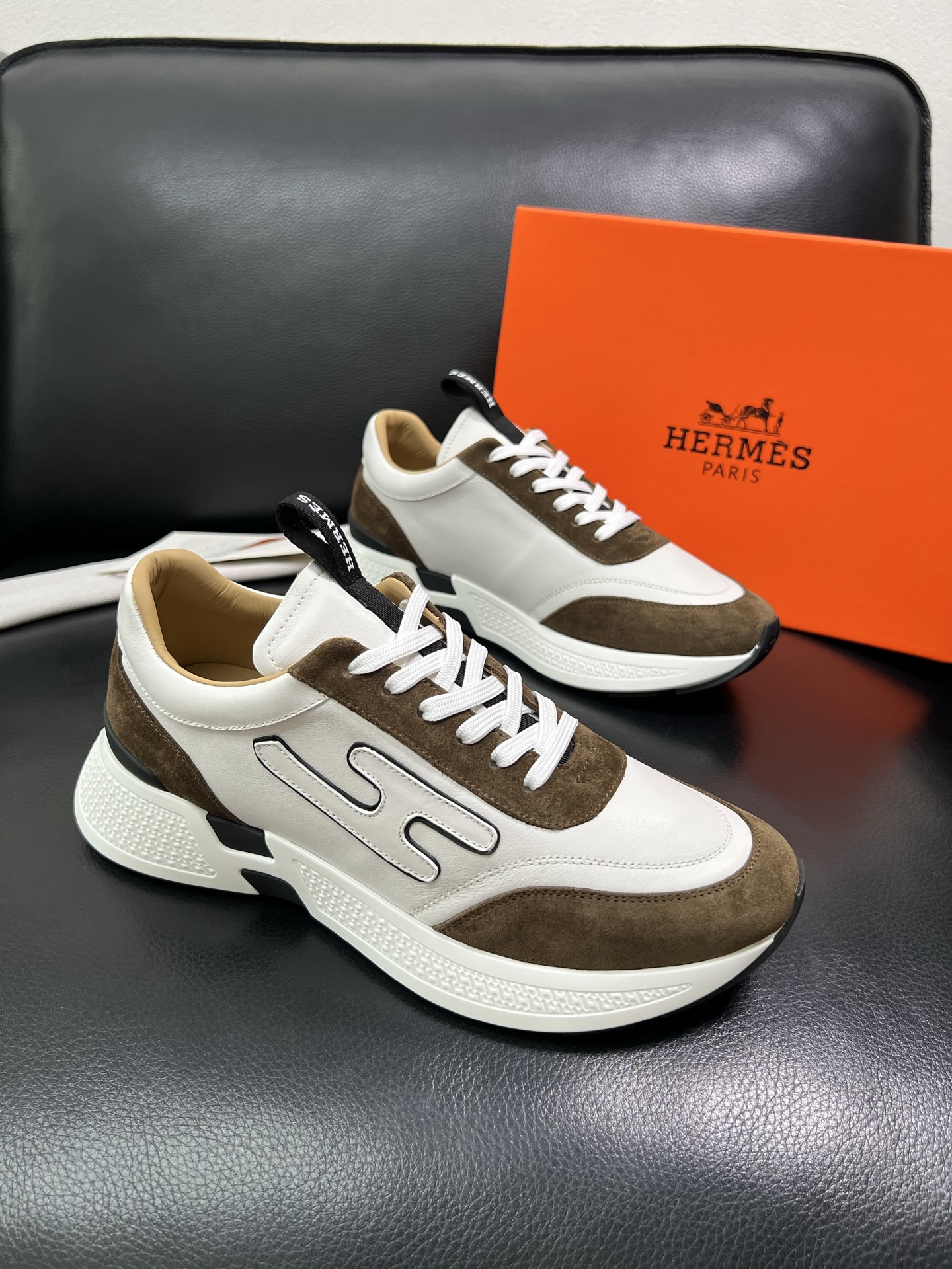 Hermes 顶级代购 爱马仕 专柜同步 原厂配置，意大利进口原版牛皮面料，高品质拼接工艺，全进口水染牛