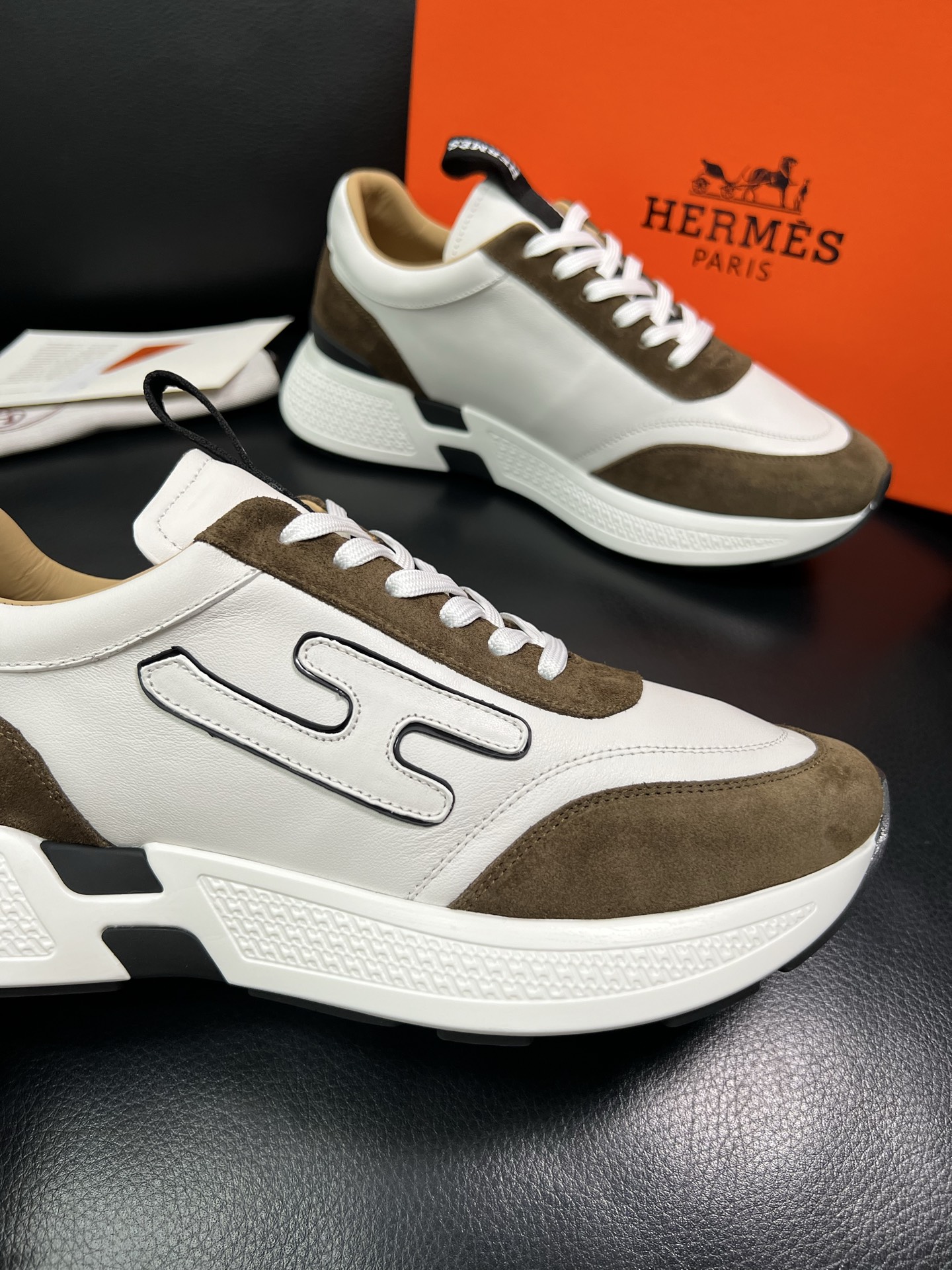 Hermes 顶级代购 爱马仕 专柜同步 原厂配置，意大利进口原版牛皮面料，高品质拼接工艺，全进口水染牛