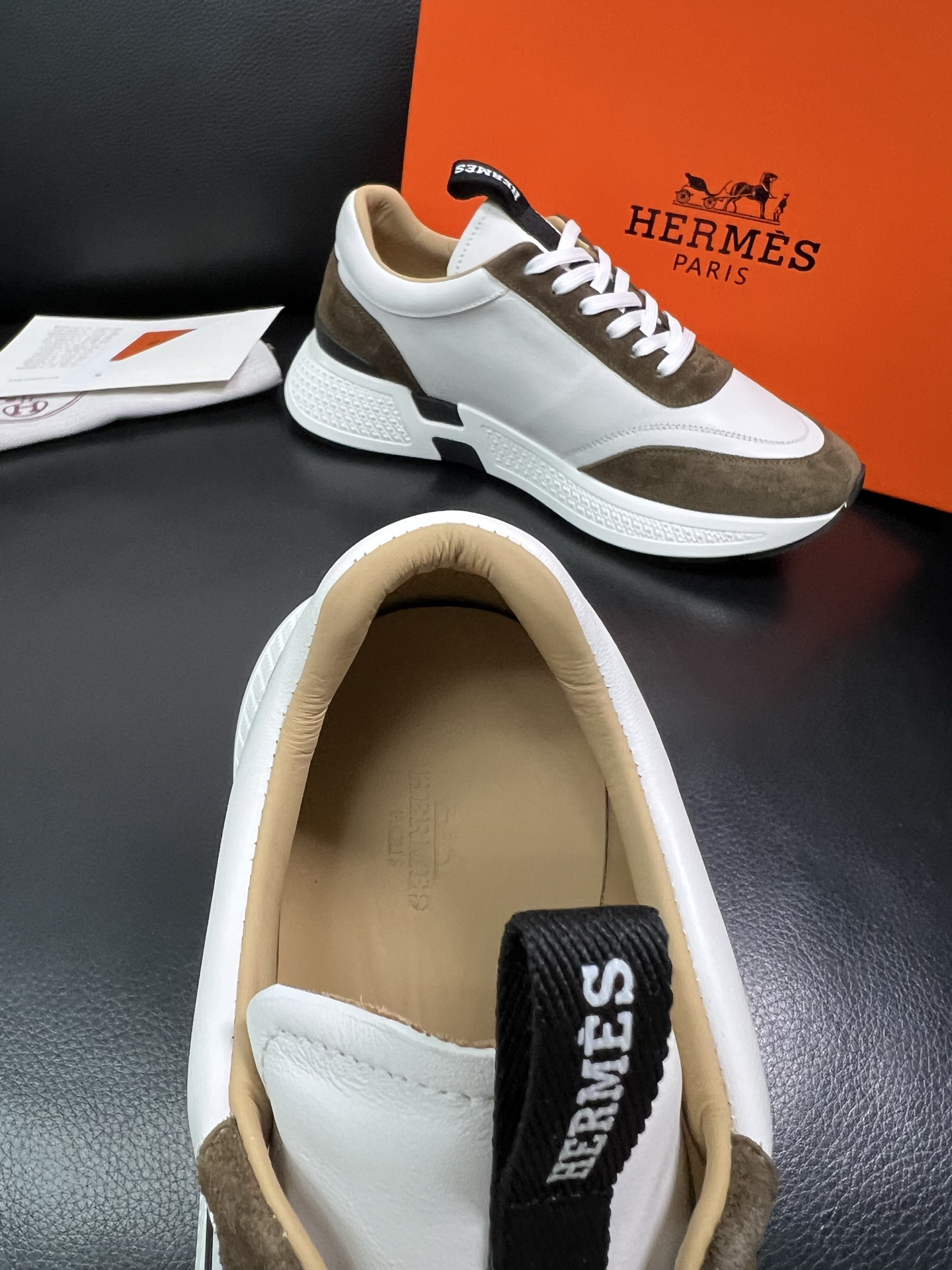 Hermes 顶级代购 爱马仕 专柜同步 原厂配置，意大利进口原版牛皮面料，高品质拼接工艺，全进口水染牛