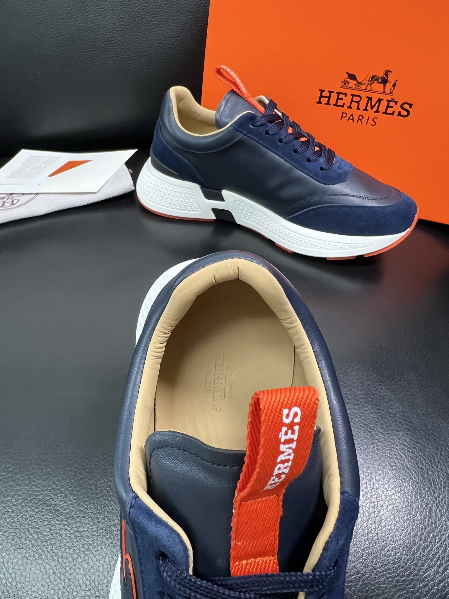 Hermes 顶级代购 爱马仕 专柜同步 原厂配置，意大利进口原版牛皮面料，高品质拼接工艺，全进口水染牛