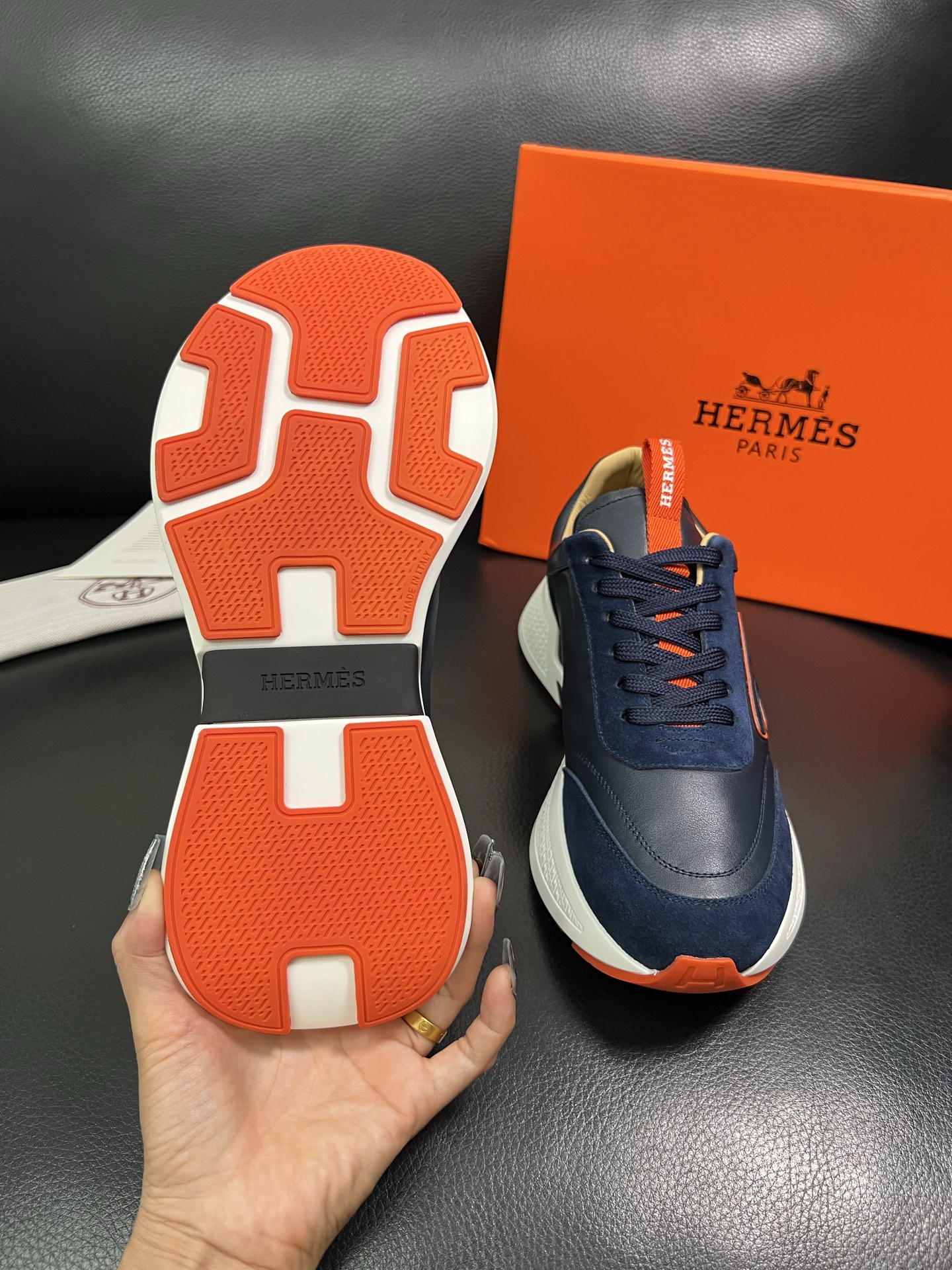 Hermes 顶级代购 爱马仕 专柜同步 原厂配置，意大利进口原版牛皮面料，高品质拼接工艺，全进口水染牛