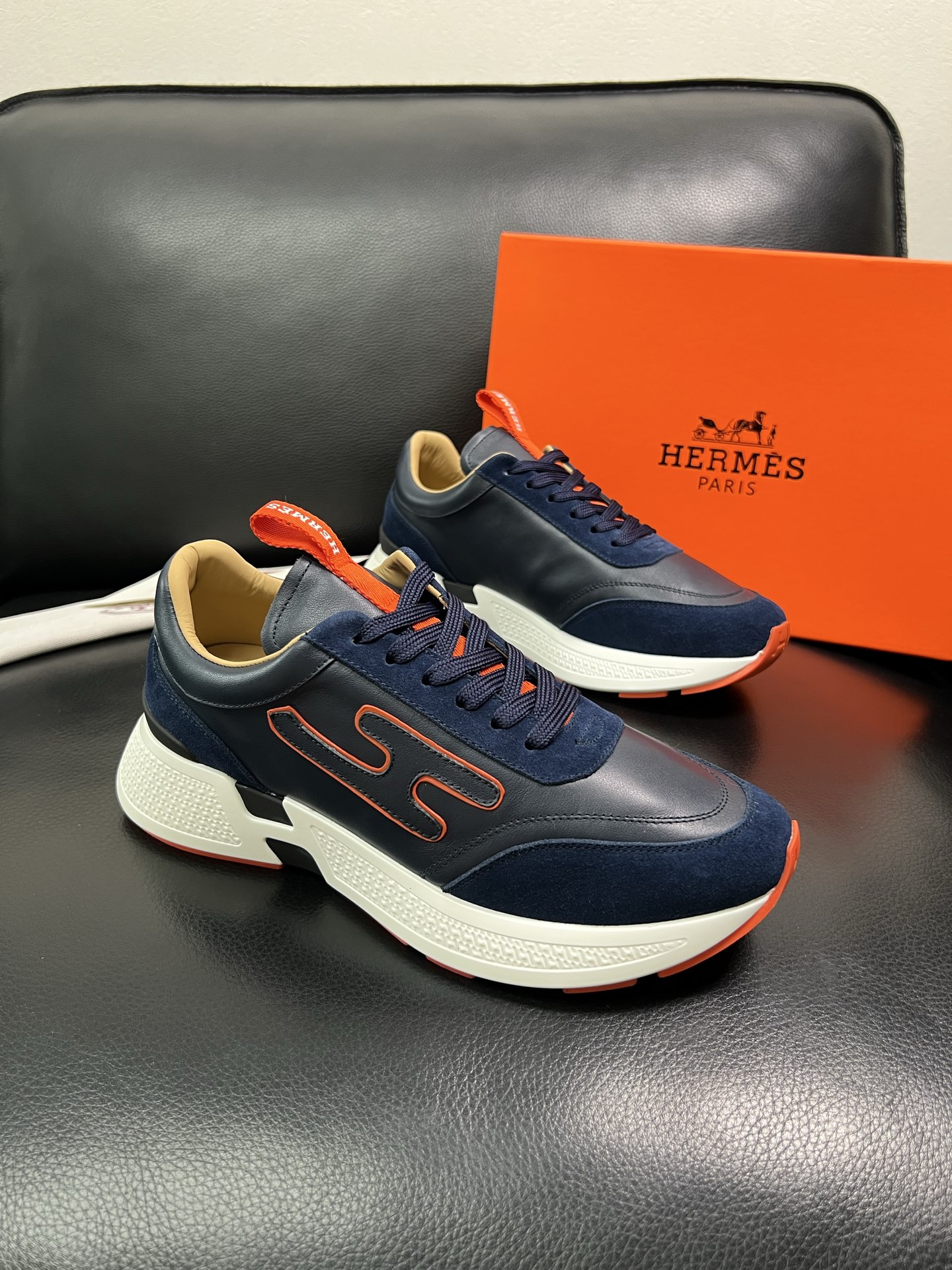 Hermes 顶级代购 爱马仕 专柜同步 原厂配置，意大利进口原版牛皮面料，高品质拼接工艺，全进口水染牛
