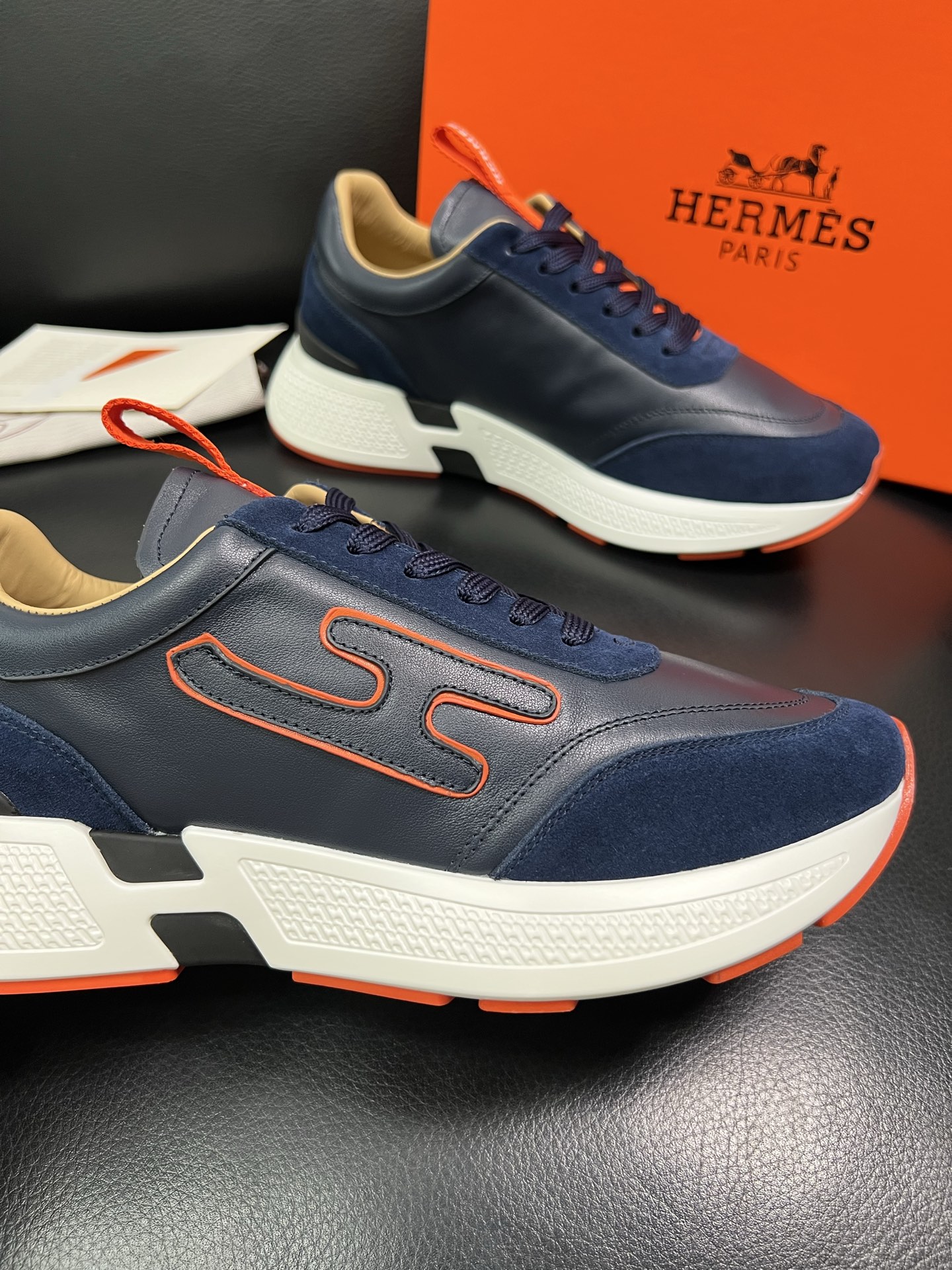 Hermes 顶级代购 爱马仕 专柜同步 原厂配置，意大利进口原版牛皮面料，高品质拼接工艺，全进口水染牛
