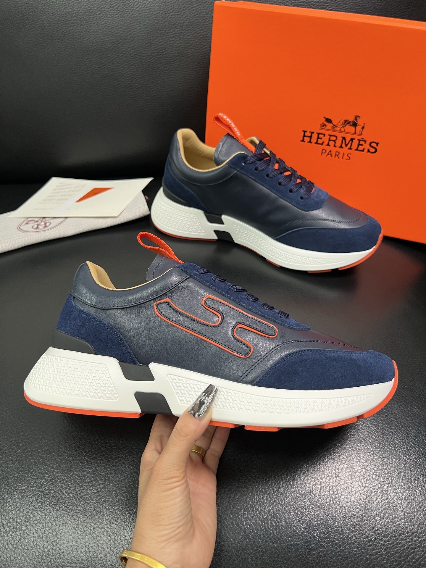Hermes 顶级代购 爱马仕 专柜同步 原厂配置，意大利进口原版牛皮面料，高品质拼接工艺，全进口水染牛