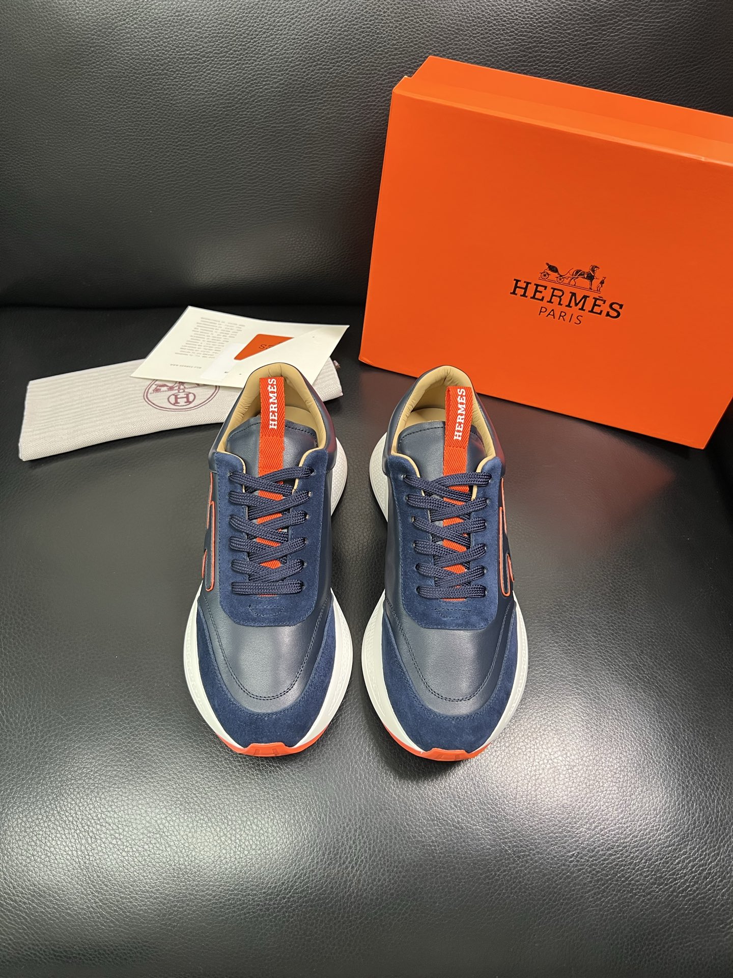 Hermes 顶级代购 爱马仕 专柜同步 原厂配置，意大利进口原版牛皮面料，高品质拼接工艺，全进口水染牛
