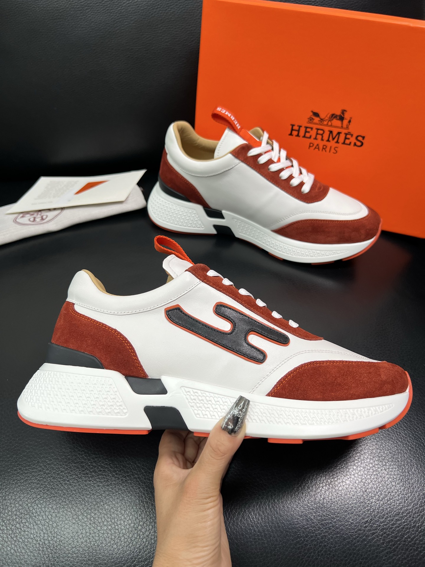 Hermes 顶级代购 爱马仕 专柜同步 原厂配置，意大利进口原版牛皮面料，高品质拼接工艺，全进口水染牛
