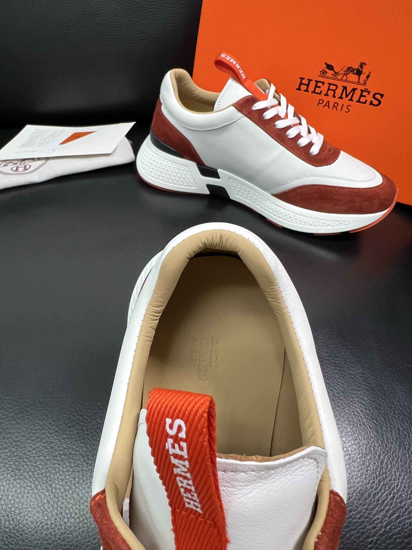 Hermes 顶级代购 爱马仕 专柜同步 原厂配置，意大利进口原版牛皮面料，高品质拼接工艺，全进口水染牛