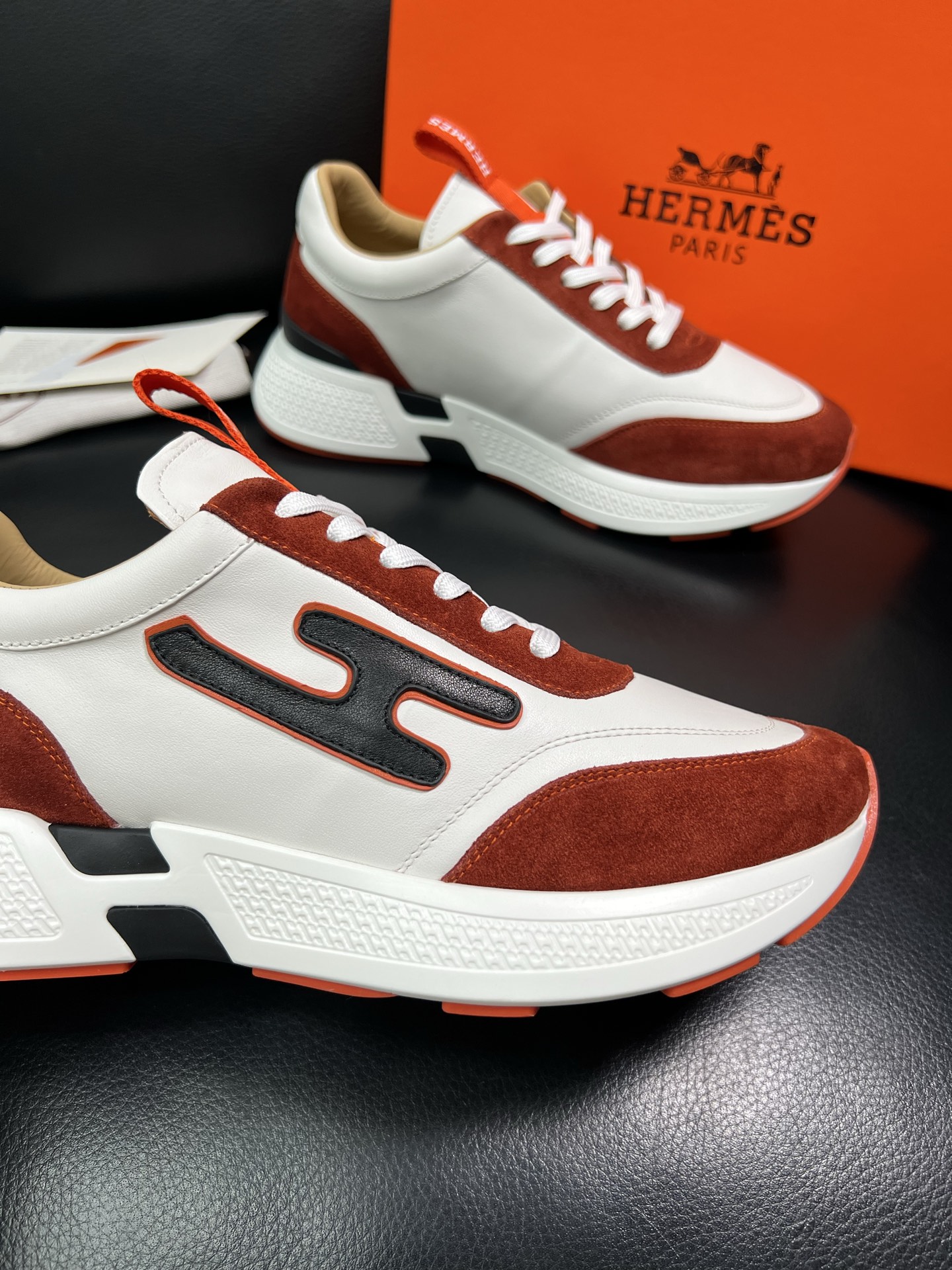 Hermes 顶级代购 爱马仕 专柜同步 原厂配置，意大利进口原版牛皮面料，高品质拼接工艺，全进口水染牛