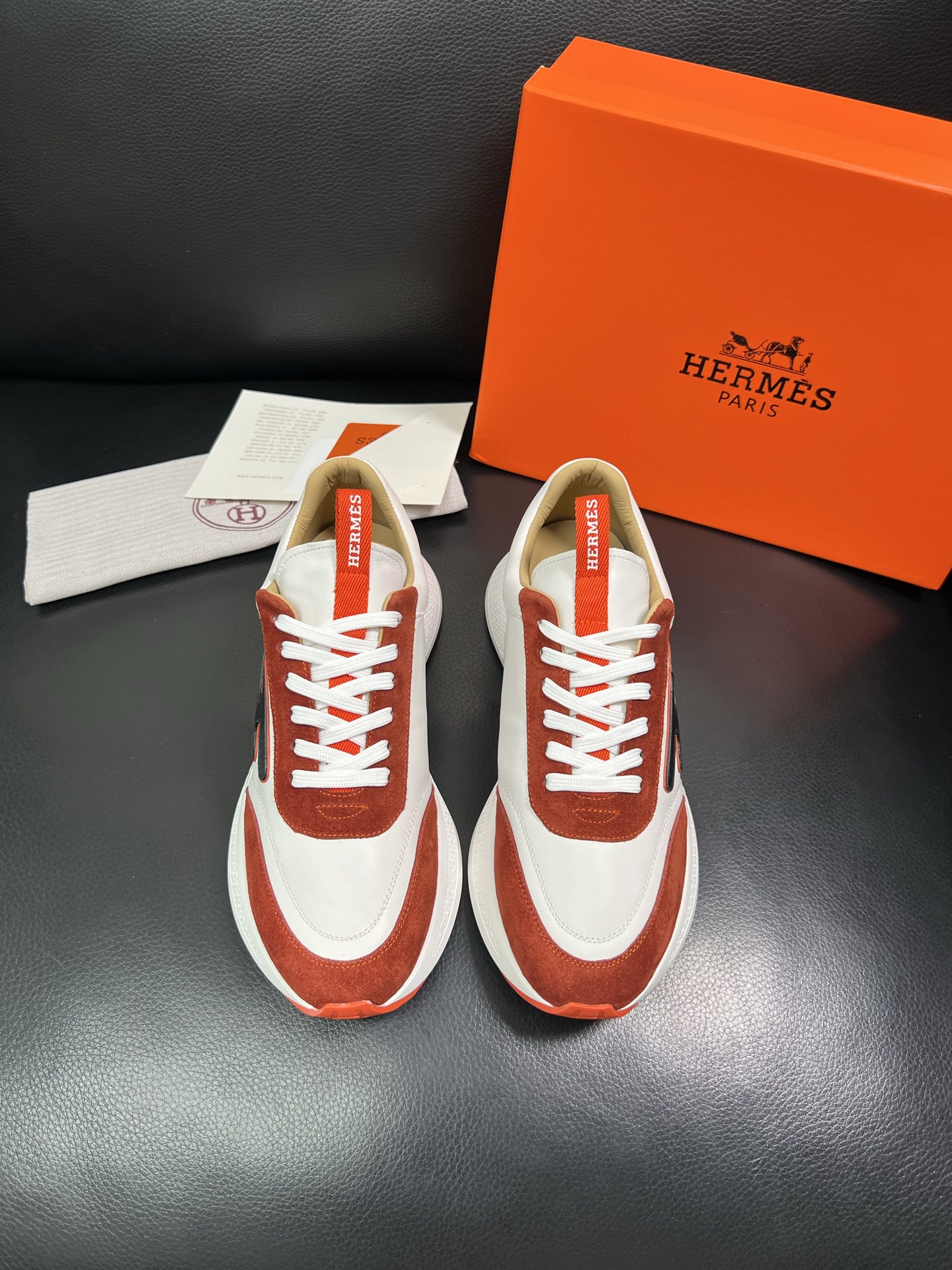Hermes 顶级代购 爱马仕 专柜同步 原厂配置，意大利进口原版牛皮面料，高品质拼接工艺，全进口水染牛