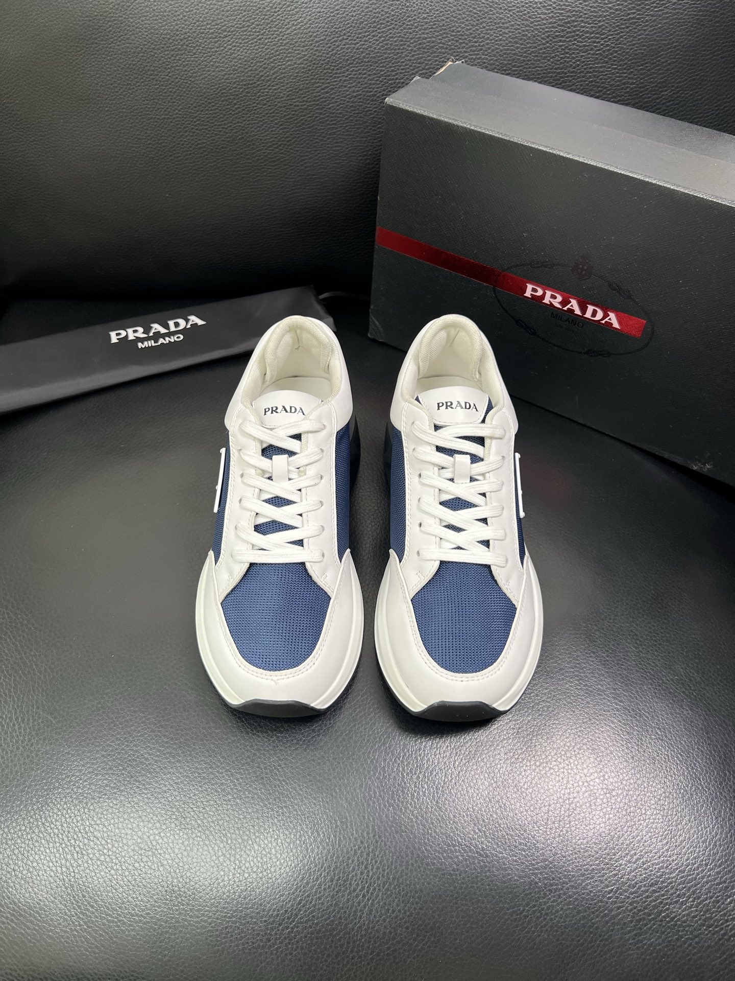 Prada 顶级工艺品 普拉达 专柜新款，原厂配置意大利进口牛皮面料，进口牛皮内里垫，透气舒适，鞋底：原