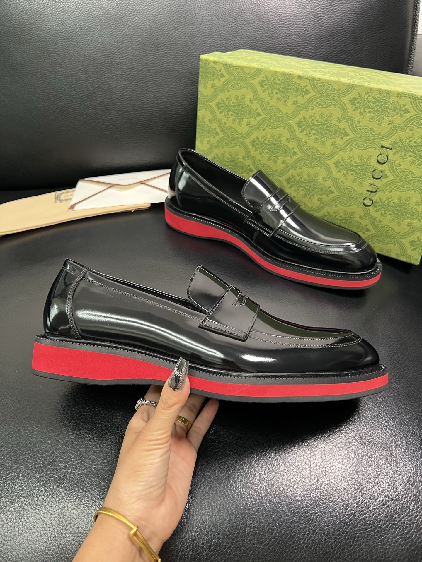 Gucci 顶级工艺品 古奇 皮鞋系列专柜同步 原厂配置，意大利进口原版牛皮，进口水染牛里 ，鞋底：原厂