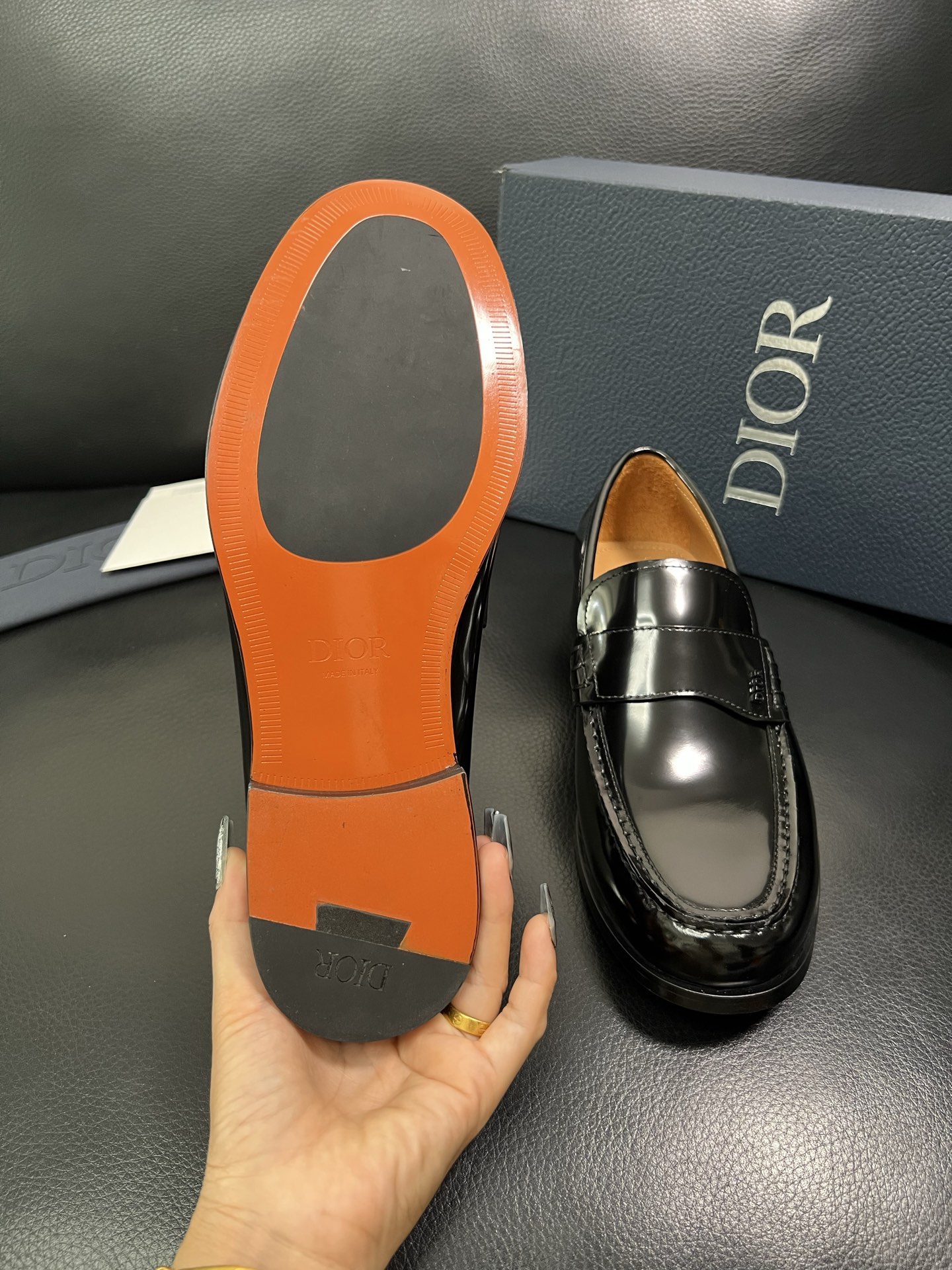 Dior 顶级工艺品 迪奥 专柜同步 原厂配置，意大利进口原版牛皮面料，透气舒适进口水染牛里垫，鞋底：原