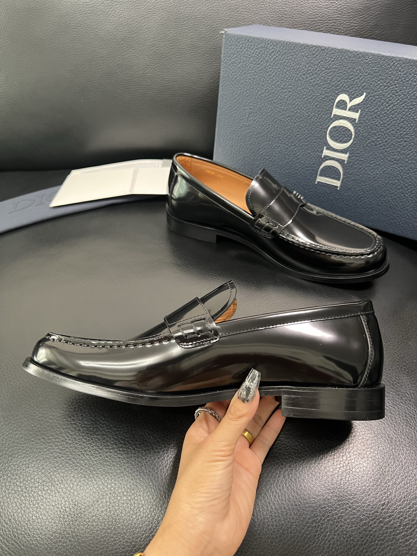 Dior 顶级工艺品 迪奥 专柜同步 原厂配置，意大利进口原版牛皮面料，透气舒适进口水染牛里垫，鞋底：原
