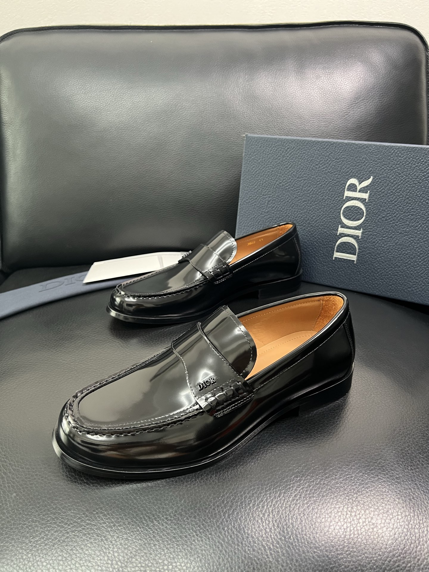 Dior 顶级工艺品 迪奥 专柜同步 原厂配置，意大利进口原版牛皮面料，透气舒适进口水染牛里垫，鞋底：原