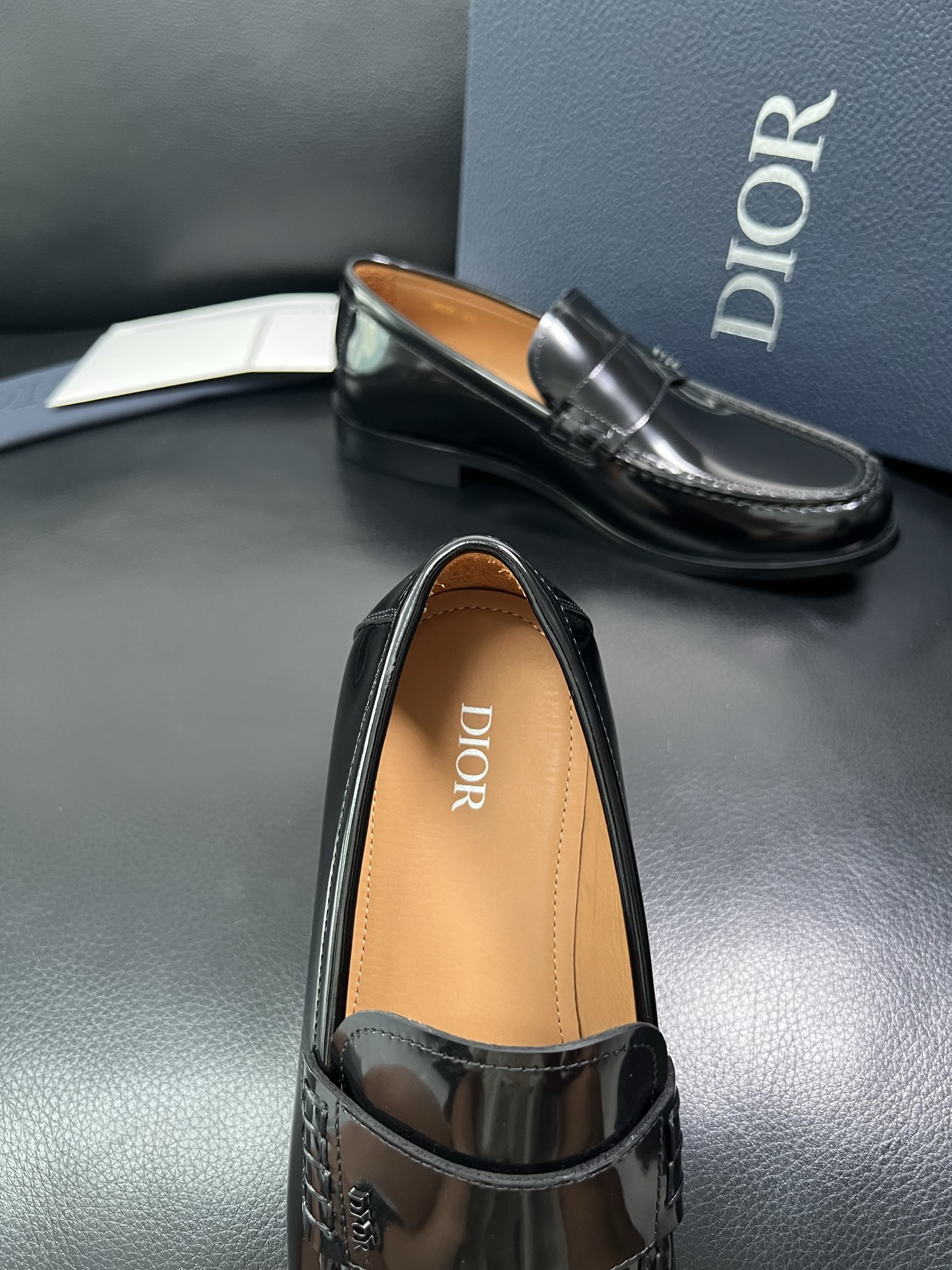 Dior 顶级工艺品 迪奥 专柜同步 原厂配置，意大利进口原版牛皮面料，透气舒适进口水染牛里垫，鞋底：原