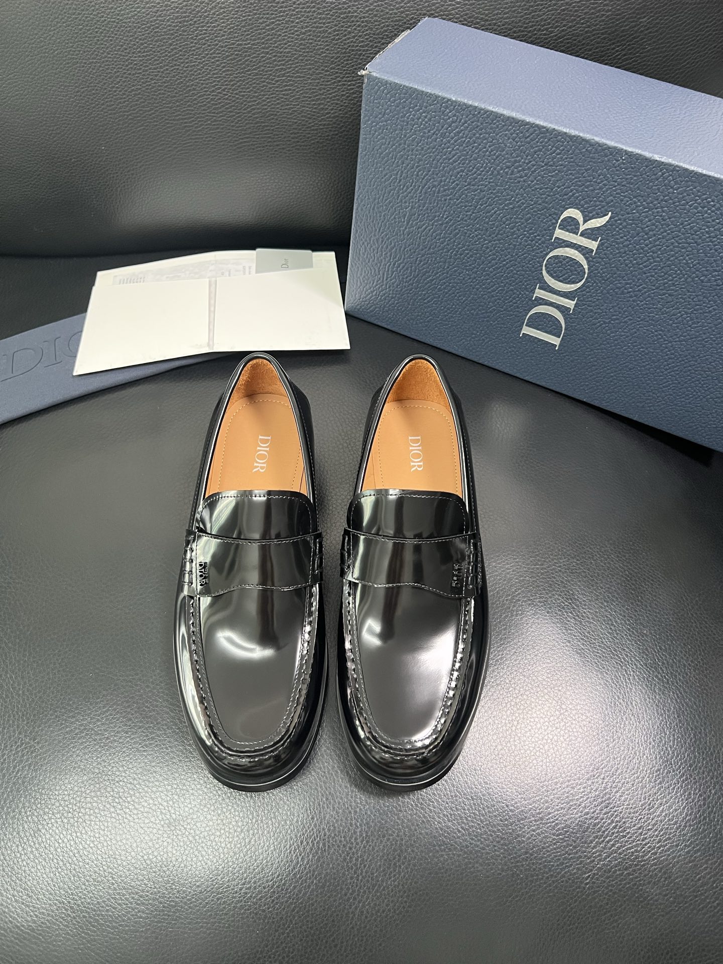 Dior 顶级工艺品 迪奥 专柜同步 原厂配置，意大利进口原版牛皮面料，透气舒适进口水染牛里垫，鞋底：原
