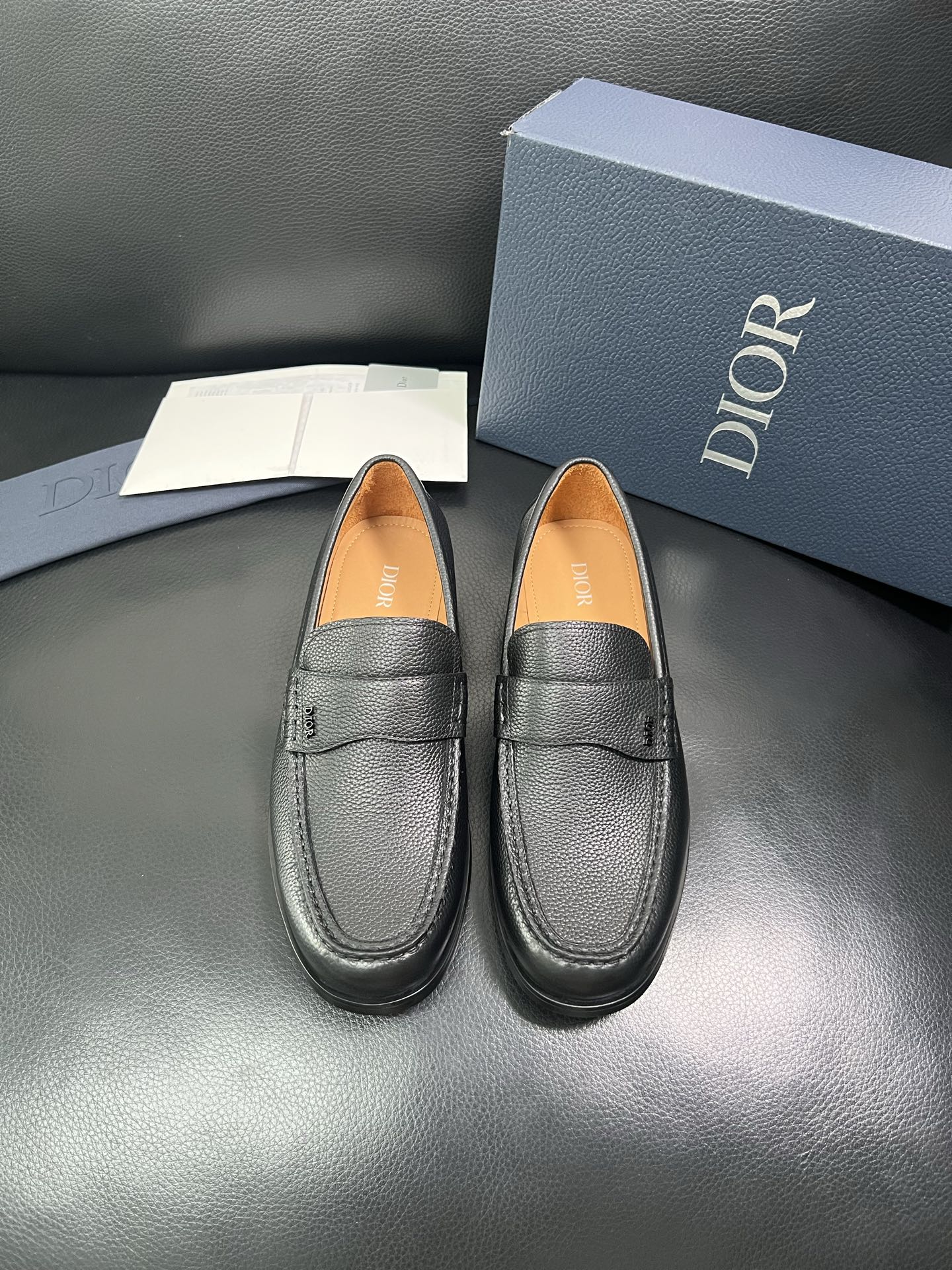 Dior 顶级工艺品 迪奥 专柜同步 原厂配置，意大利进口原版牛皮面料，透气舒适进口水染牛里垫，鞋底：原