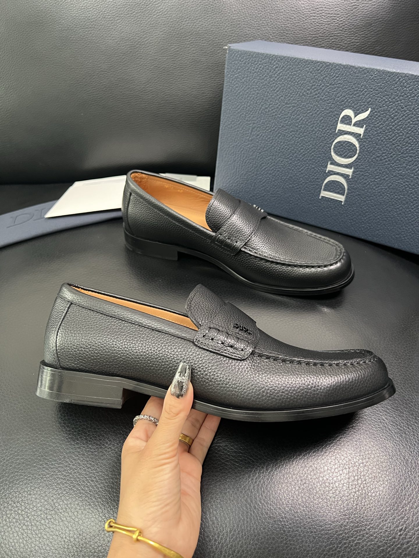 Dior 顶级工艺品 迪奥 专柜同步 原厂配置，意大利进口原版牛皮面料，透气舒适进口水染牛里垫，鞋底：原