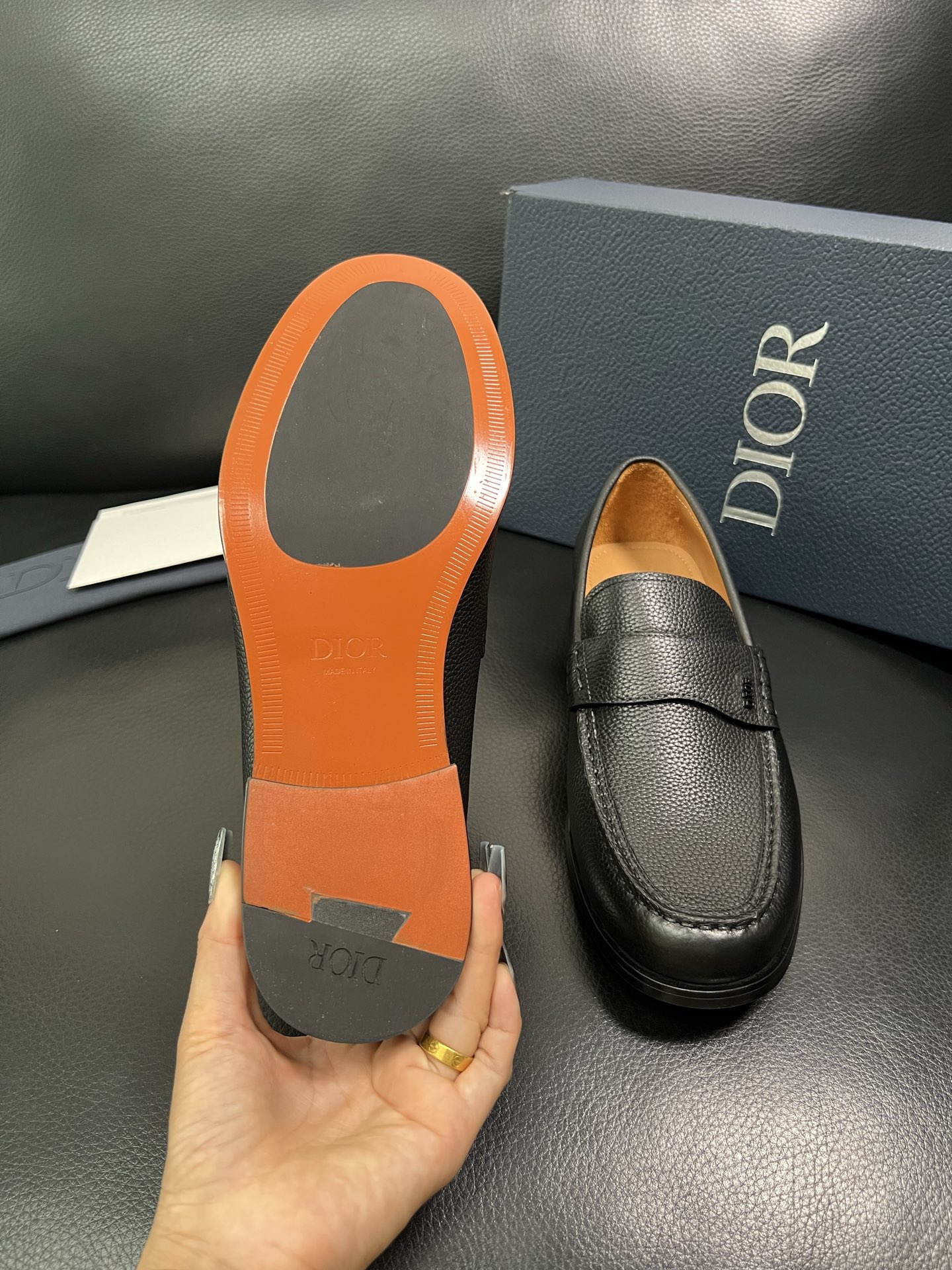 Dior 顶级工艺品 迪奥 专柜同步 原厂配置，意大利进口原版牛皮面料，透气舒适进口水染牛里垫，鞋底：原