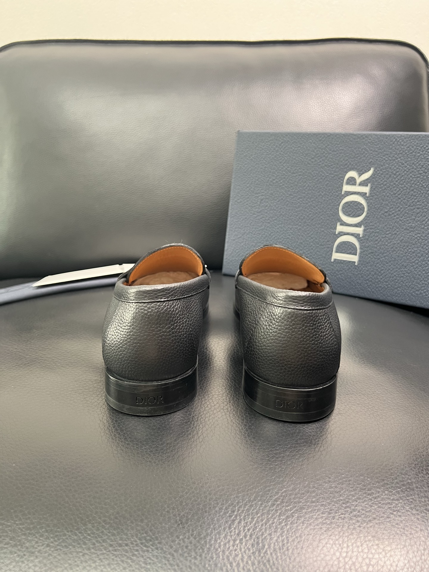 Dior 顶级工艺品 迪奥 专柜同步 原厂配置，意大利进口原版牛皮面料，透气舒适进口水染牛里垫，鞋底：原