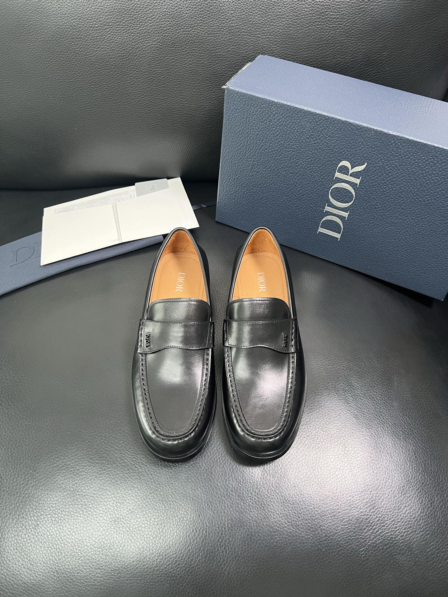 Dior 顶级工艺品 迪奥 专柜同步 原厂配置，意大利进口原版牛皮面料，透气舒适进口水染牛里垫，鞋底：原