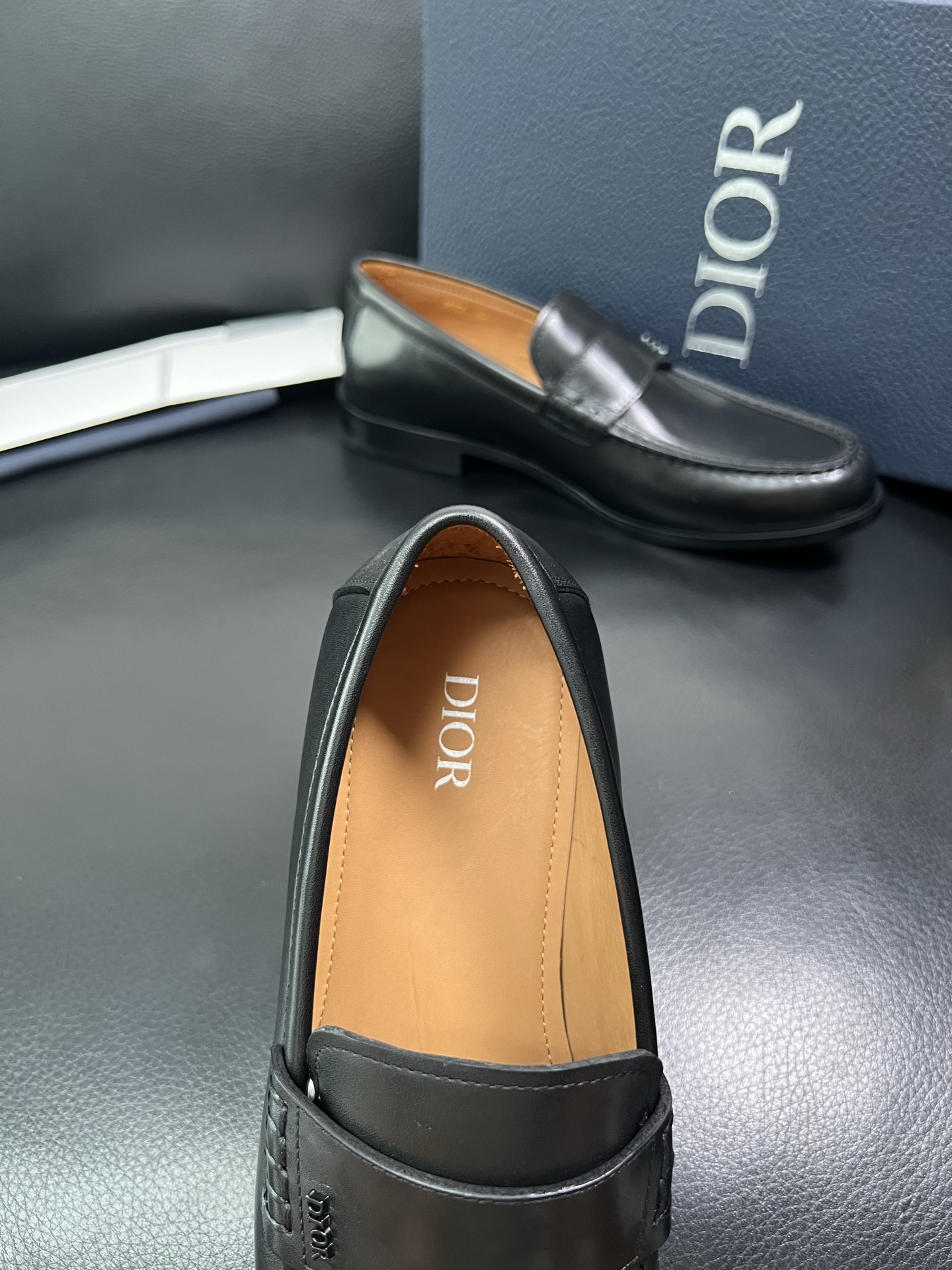Dior 顶级工艺品 迪奥 专柜同步 原厂配置，意大利进口原版牛皮面料，透气舒适进口水染牛里垫，鞋底：原