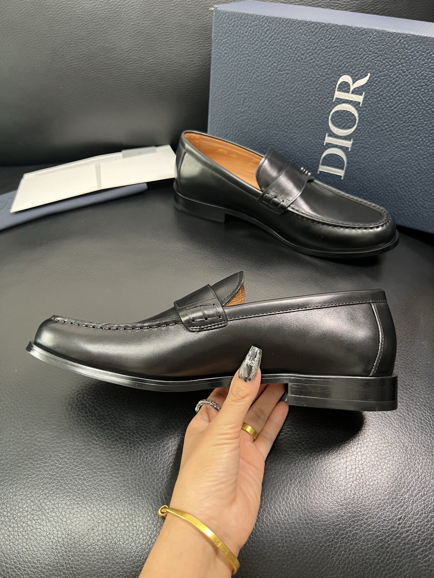 Dior 顶级工艺品 迪奥 专柜同步 原厂配置，意大利进口原版牛皮面料，透气舒适进口水染牛里垫，鞋底：原