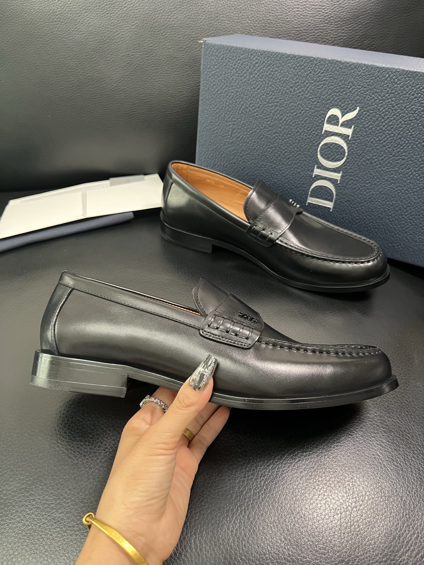 Dior 顶级工艺品 迪奥 专柜同步 原厂配置，意大利进口原版牛皮面料，透气舒适进口水染牛里垫，鞋底：原