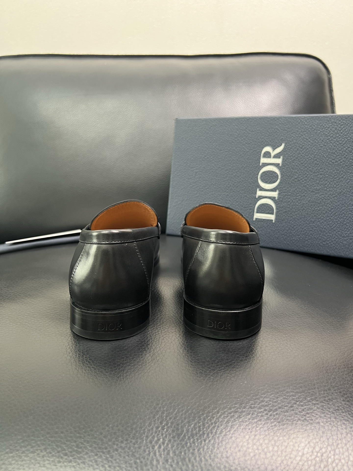 Dior 顶级工艺品 迪奥 专柜同步 原厂配置，意大利进口原版牛皮面料，透气舒适进口水染牛里垫，鞋底：原