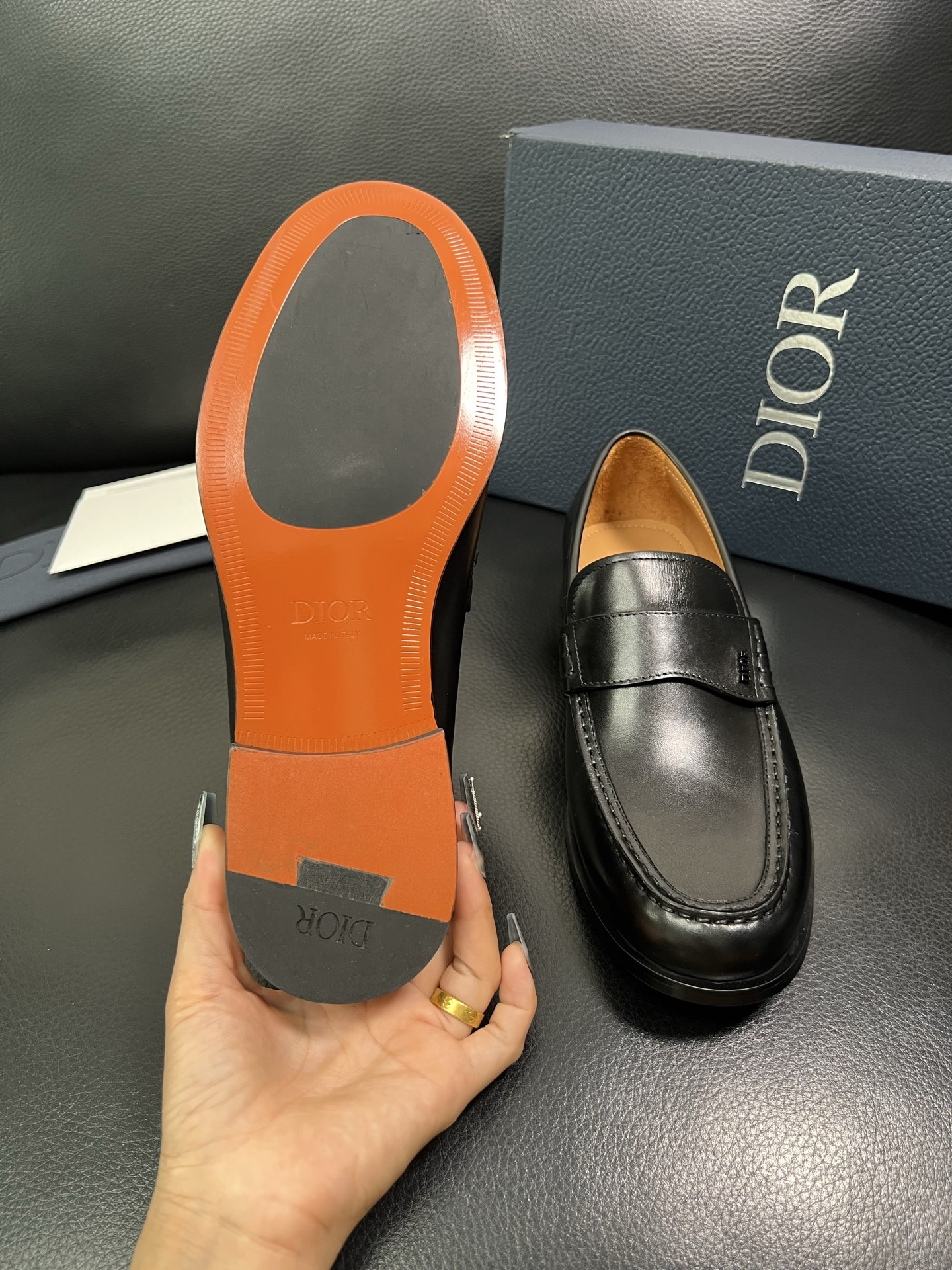 Dior 顶级工艺品 迪奥 专柜同步 原厂配置，意大利进口原版牛皮面料，透气舒适进口水染牛里垫，鞋底：原