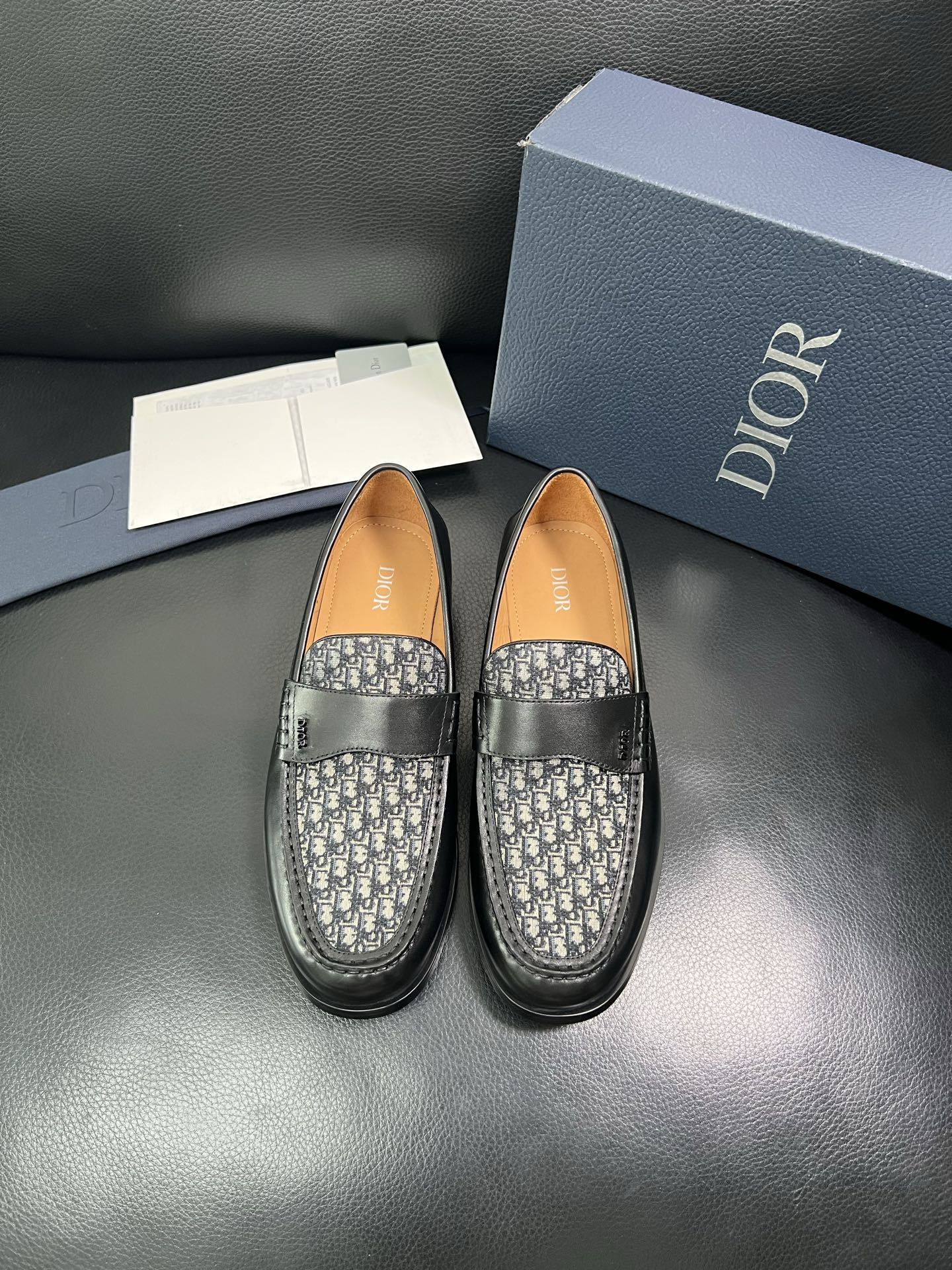 Dior 顶级工艺品 迪奥 专柜同步 原厂配置，意大利进口原版牛皮面料，透气舒适进口水染牛里垫，鞋底：原