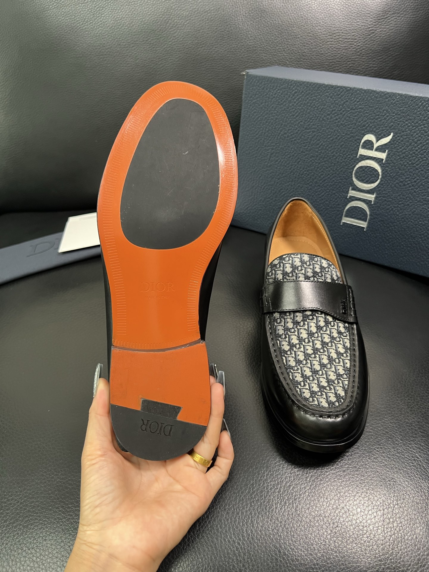 Dior 顶级工艺品 迪奥 专柜同步 原厂配置，意大利进口原版牛皮面料，透气舒适进口水染牛里垫，鞋底：原
